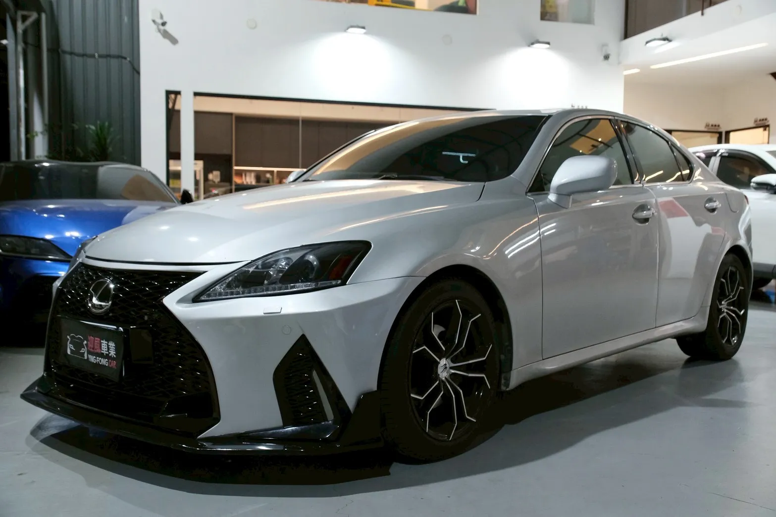 ⚪ 2005 LEXUS IS250 銀色