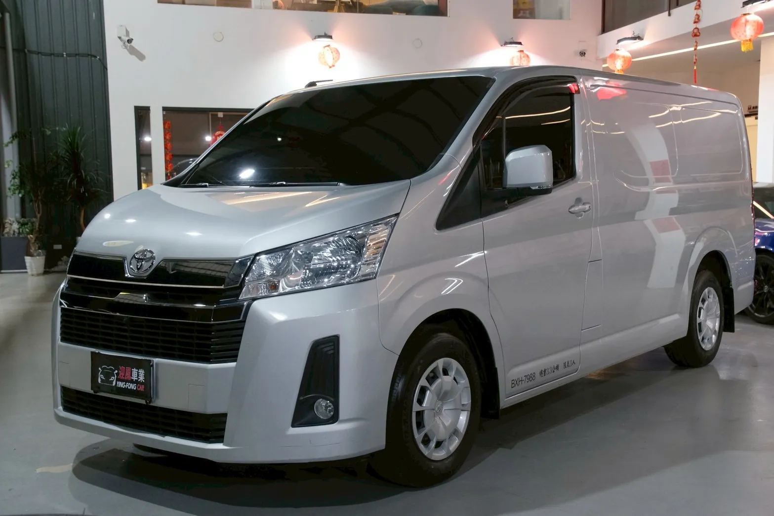 ⚪ 2024 Toyota Hiace 2.8 豪華版 銀色