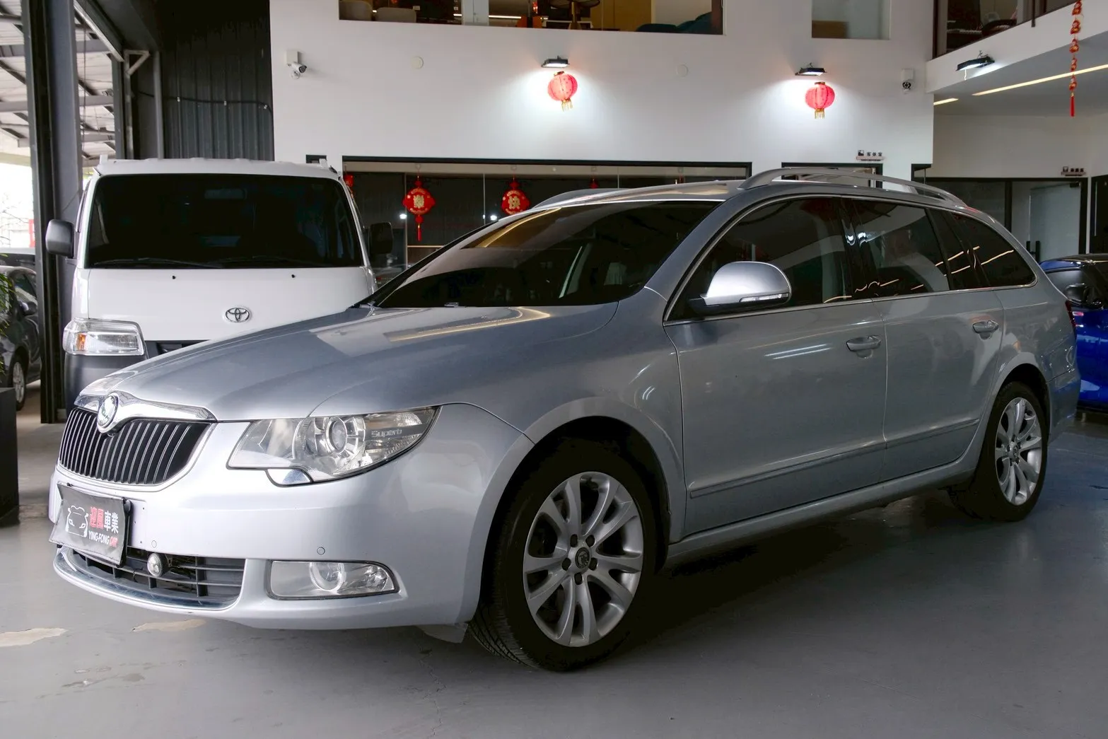⚪ 2010 Skoda Superb 2.0 TDI 銀色