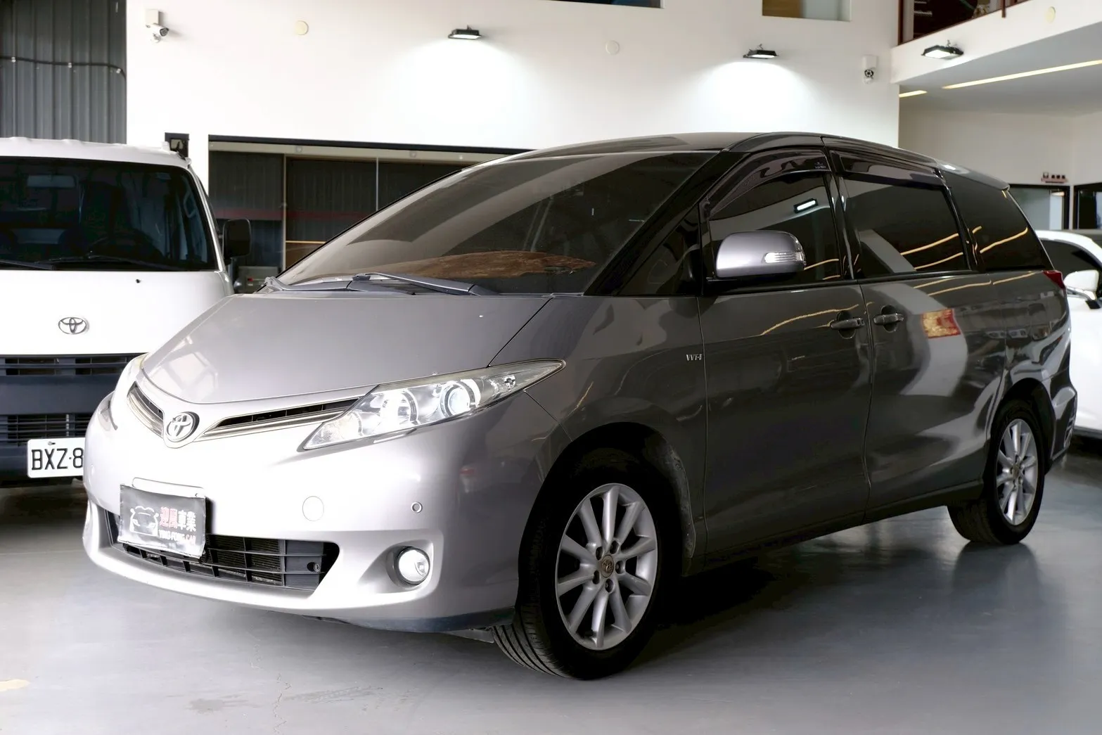 ⚪ 2015 Toyota Previa 2.4 豪華版 灰色