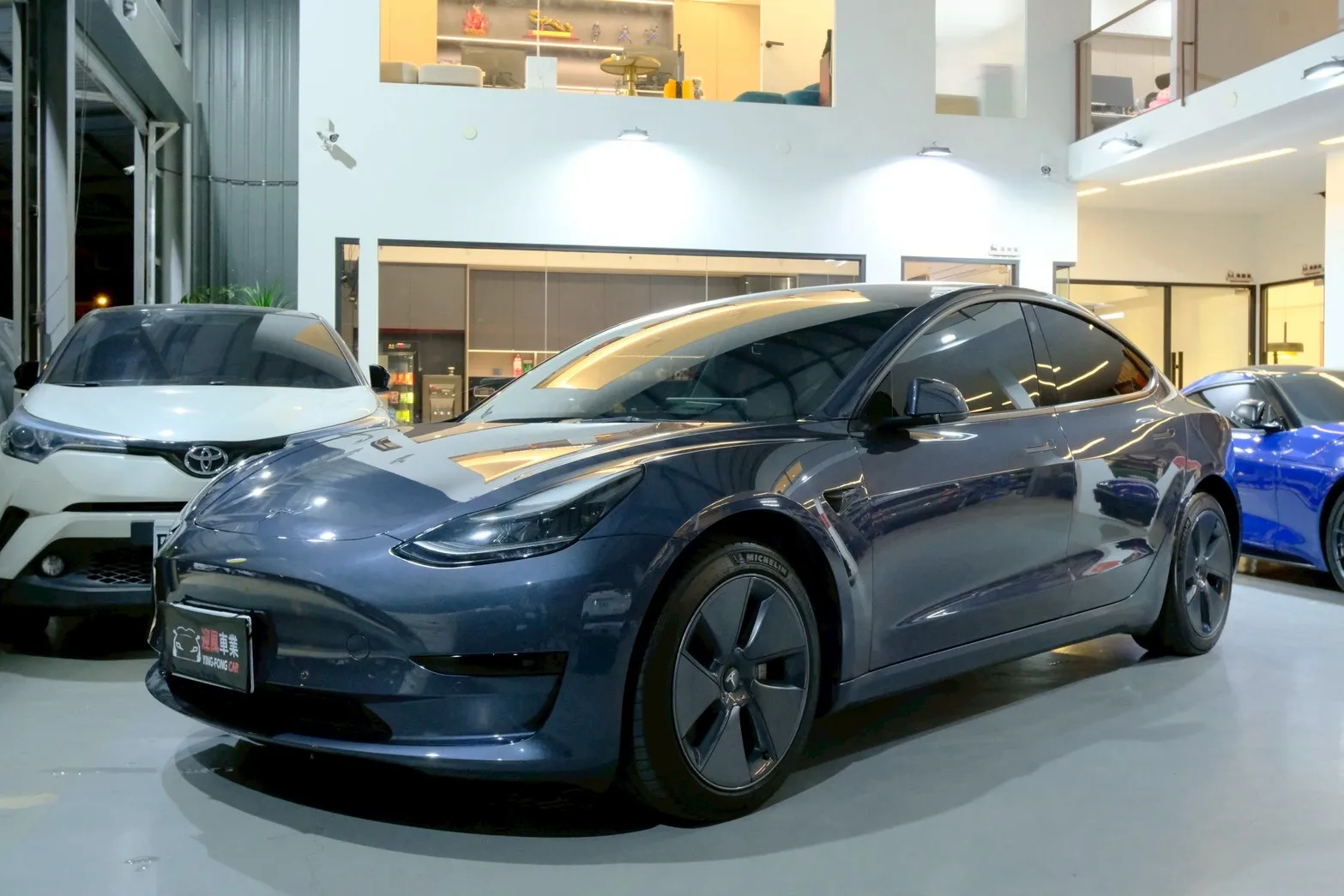 ⚪ 2022 Tesla Model 3 標準版 灰色