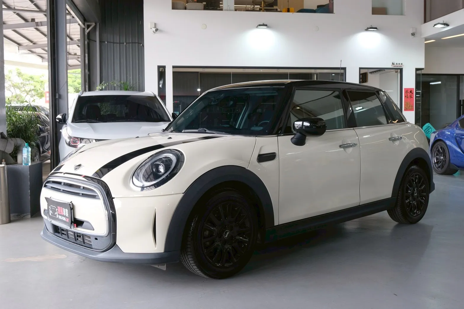 ⚪ 2021 MINI Hatch 5D Cooper 黑頂白