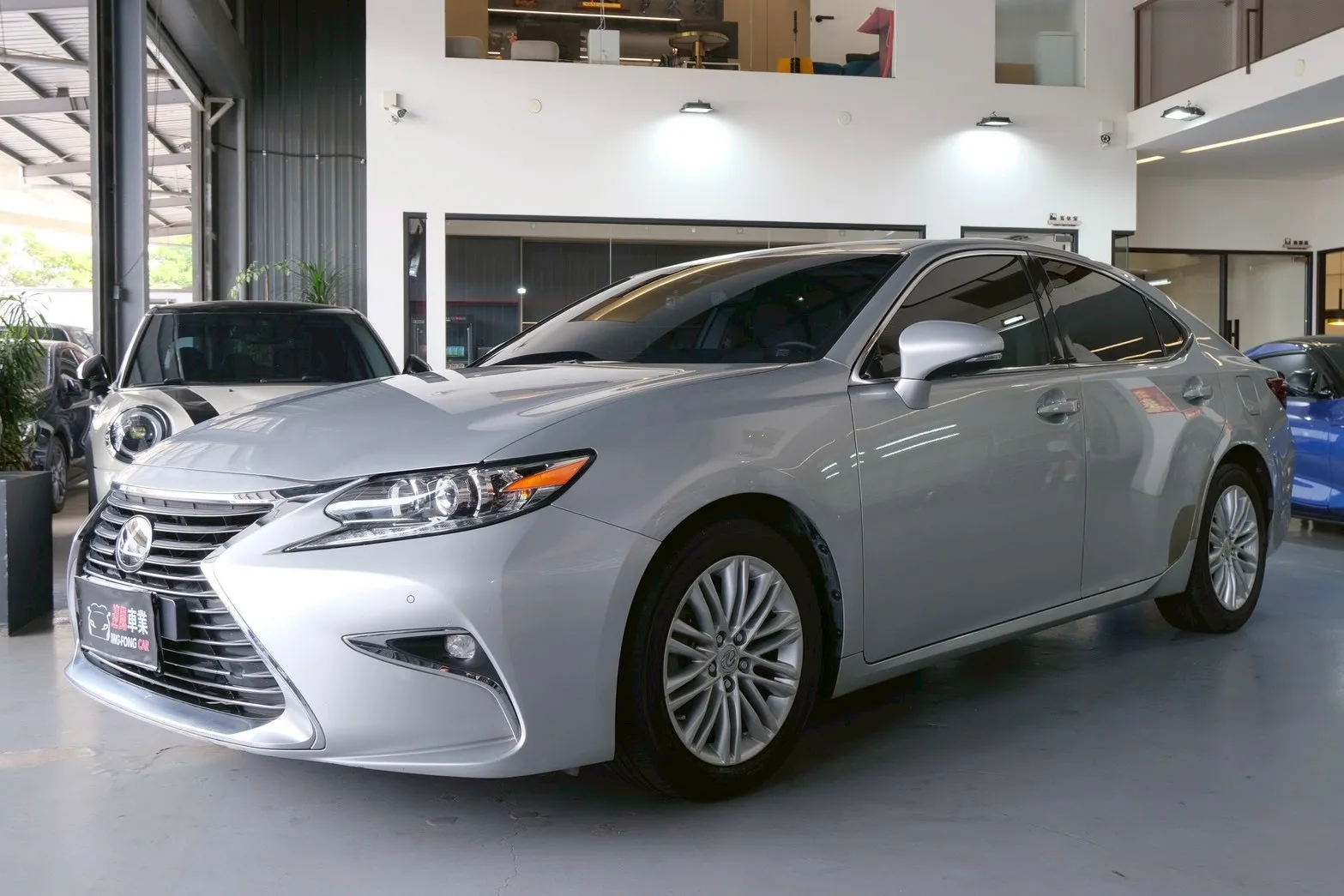 ⚪ 2016 Lexus ES200 豪華版 銀色