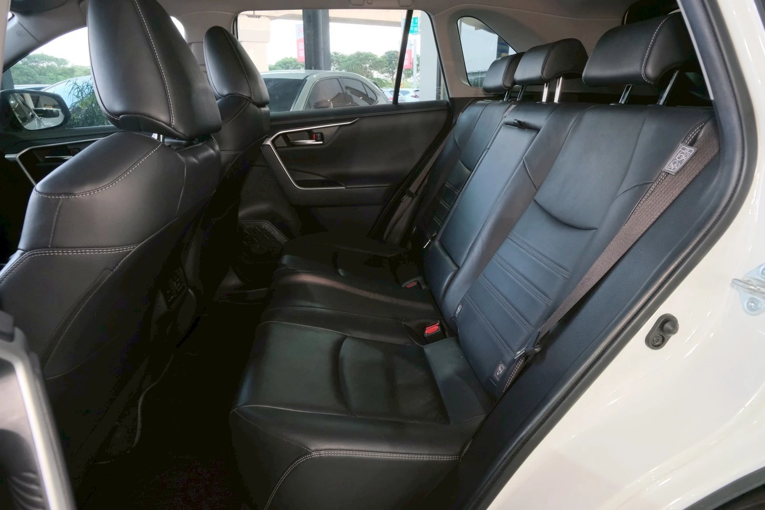 ⚪ 2019 Toyota RAV4 2.0 豪華版 白色