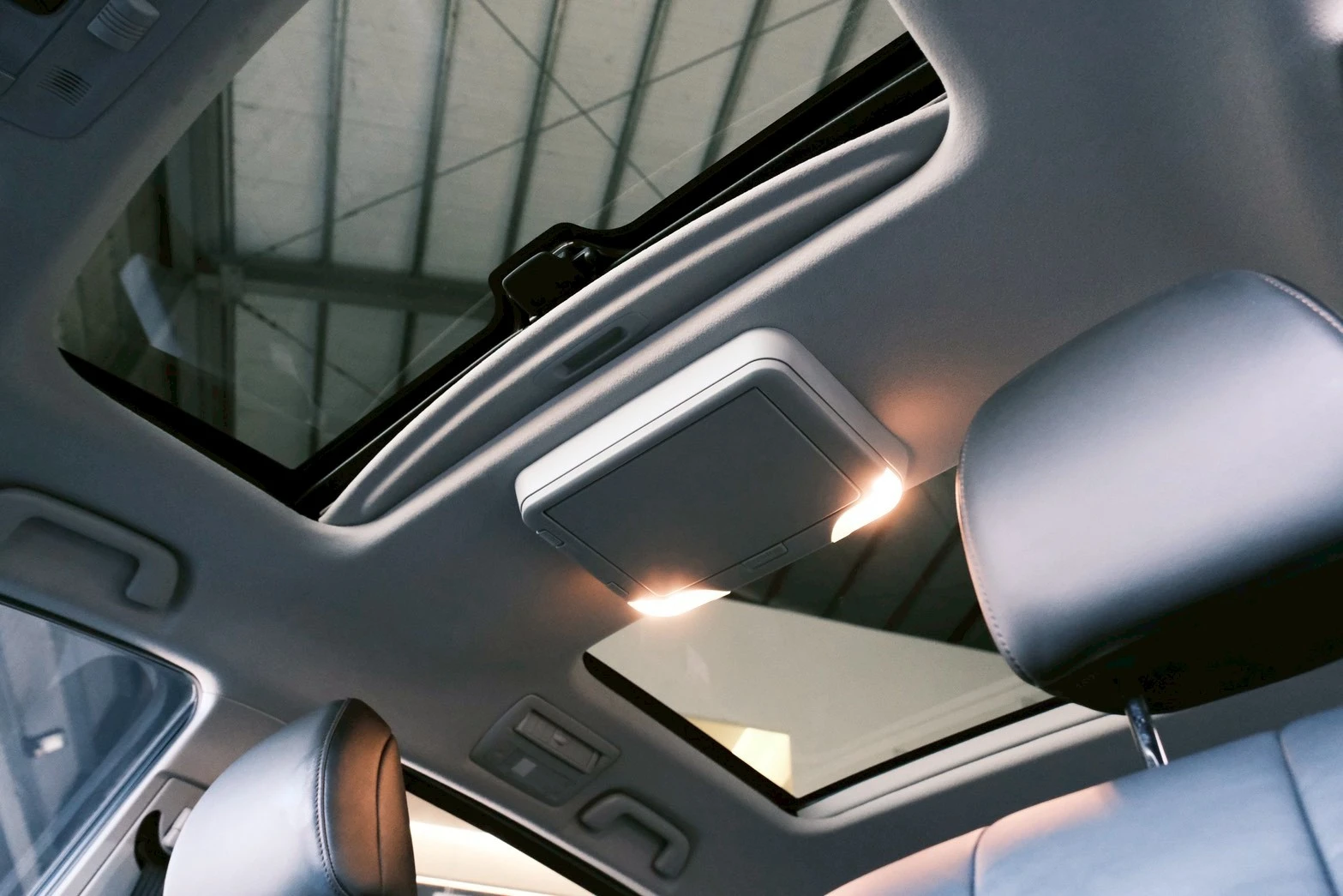 ⚪ 2019 Toyota Previa 2.4 豪華版 白色