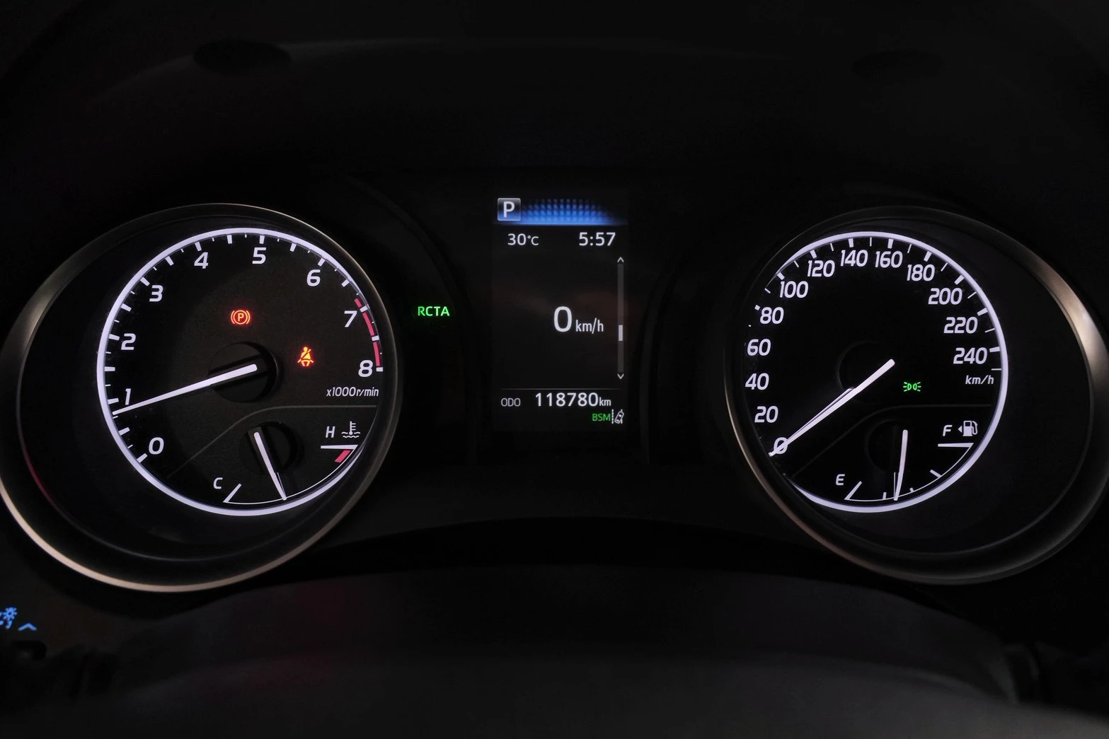 ⚪ 2021 Toyota Camry 2.0 尊爵版 黑色