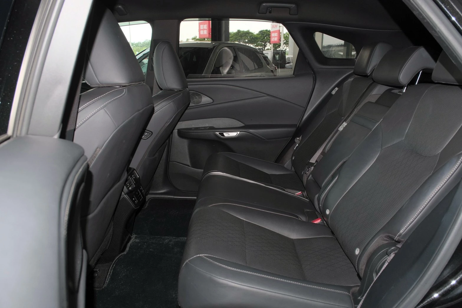 ⚪ 2022 Lexus RX350h 豪華版 霧面黑（底色黑色）