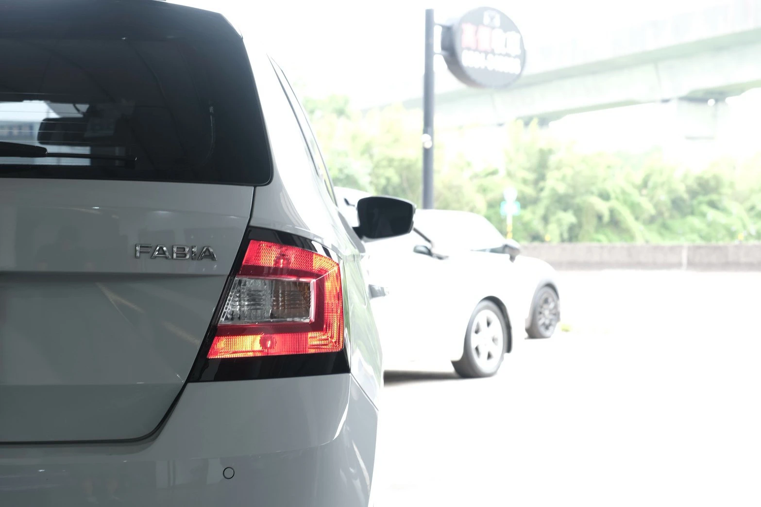 ⚪ 2018 Skoda Fabia 1.0 TSI 白色
