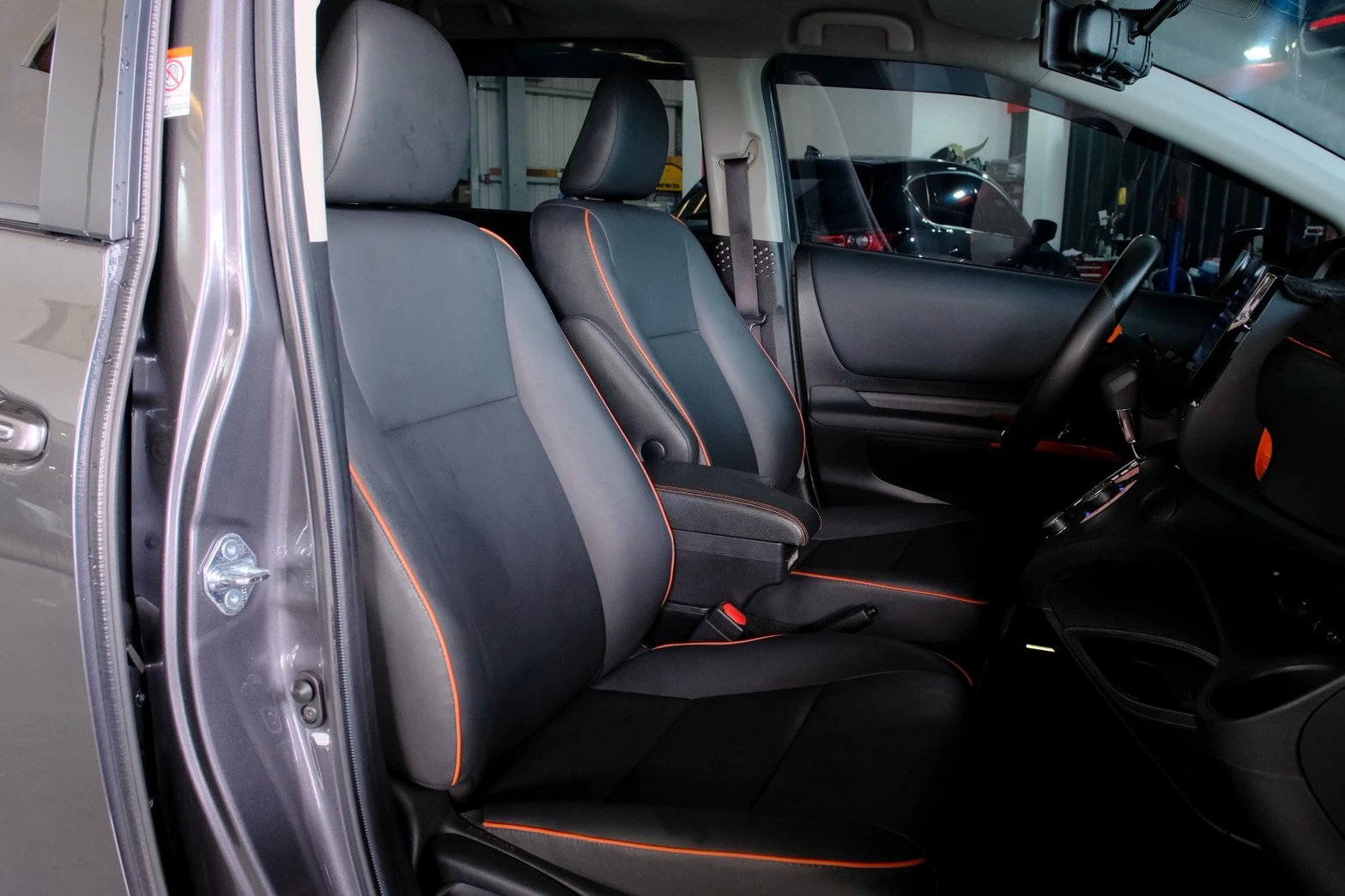 ⚪ 2020 Toyota Sienta 7人座 豪華+ 灰色