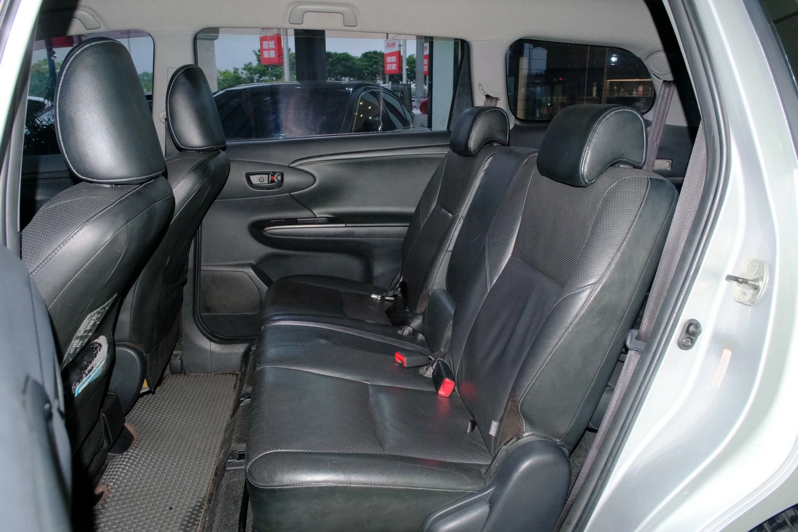 ⚪ 2012 Toyota Wish 2.0 E 銀色