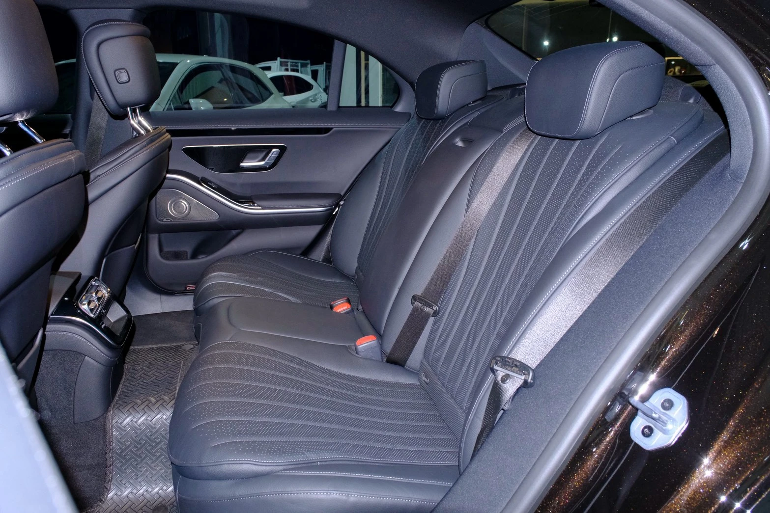 ⚪ 2023 M-Benz S-Class S350d 黑色