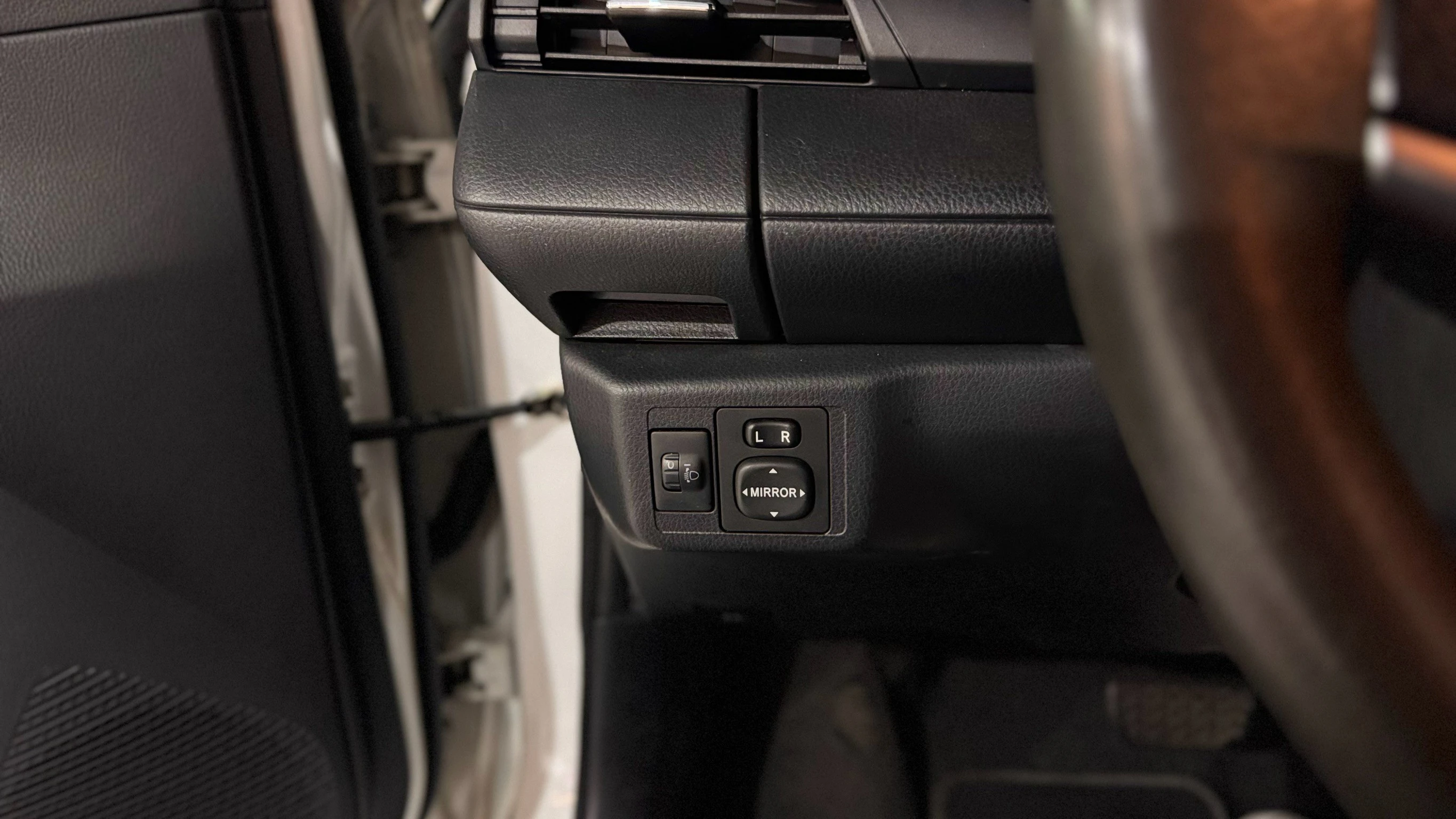 ⚪ 2014 Toyota Yaris 1.5 經典版 白色