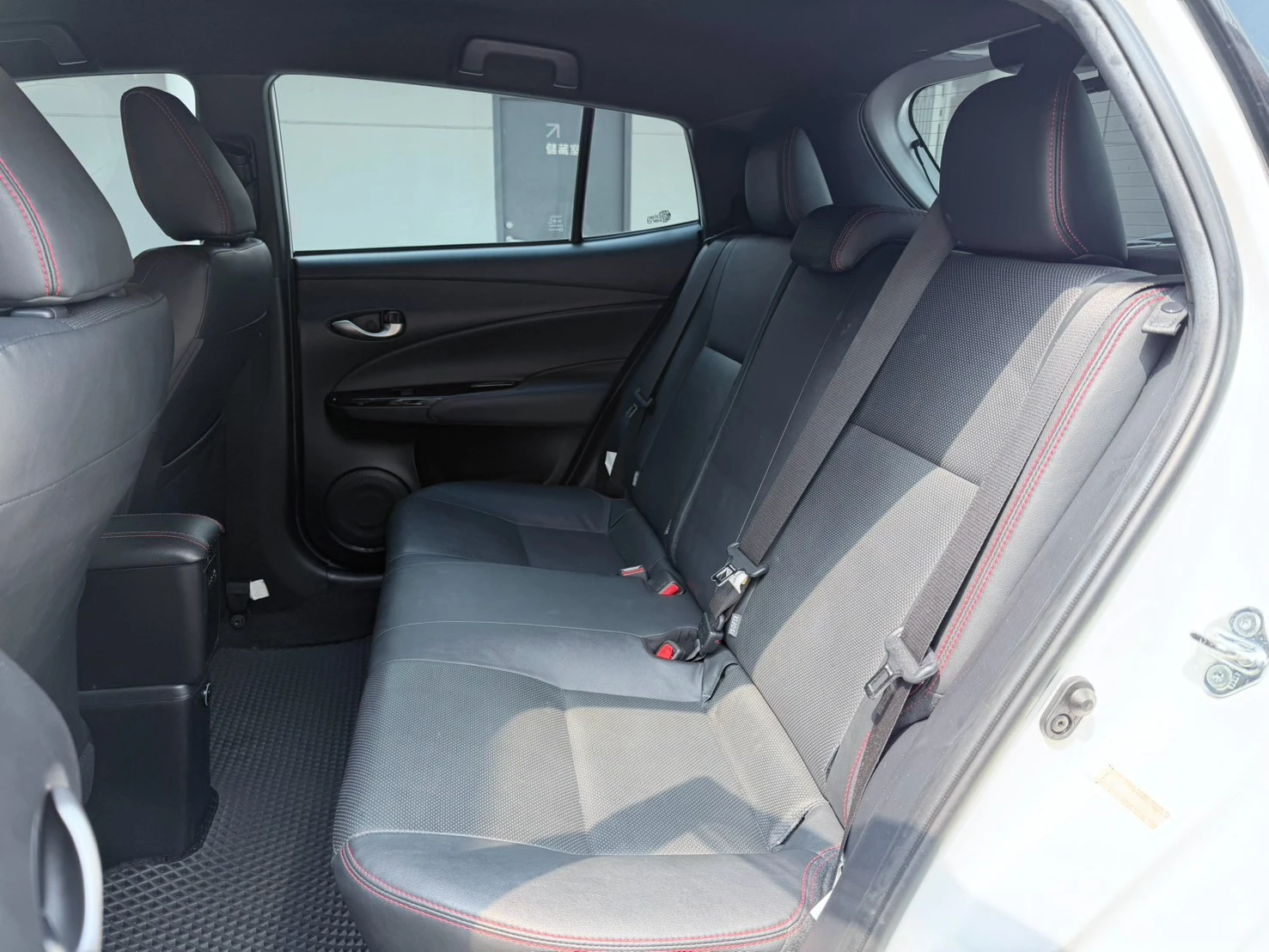 ⚪ 2020 Toyota Yaris 1.5 S版 白色