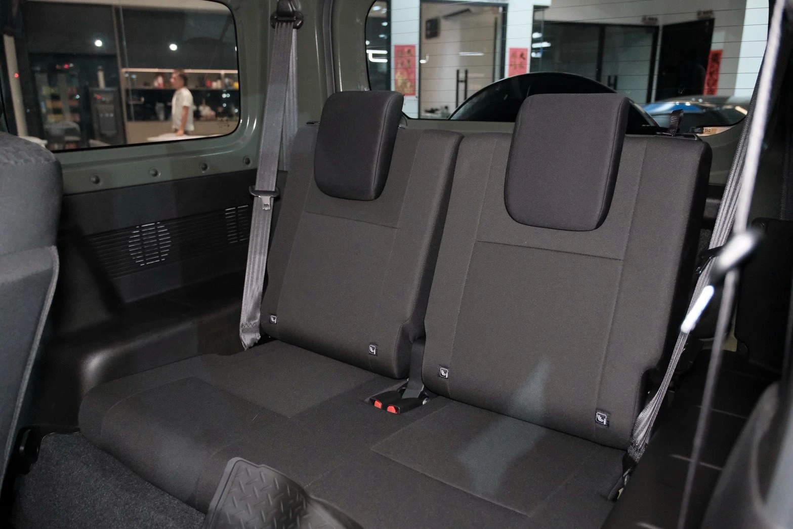 ⚪ 2025 Suzuki Jimny 1.5 GLX 軍綠色