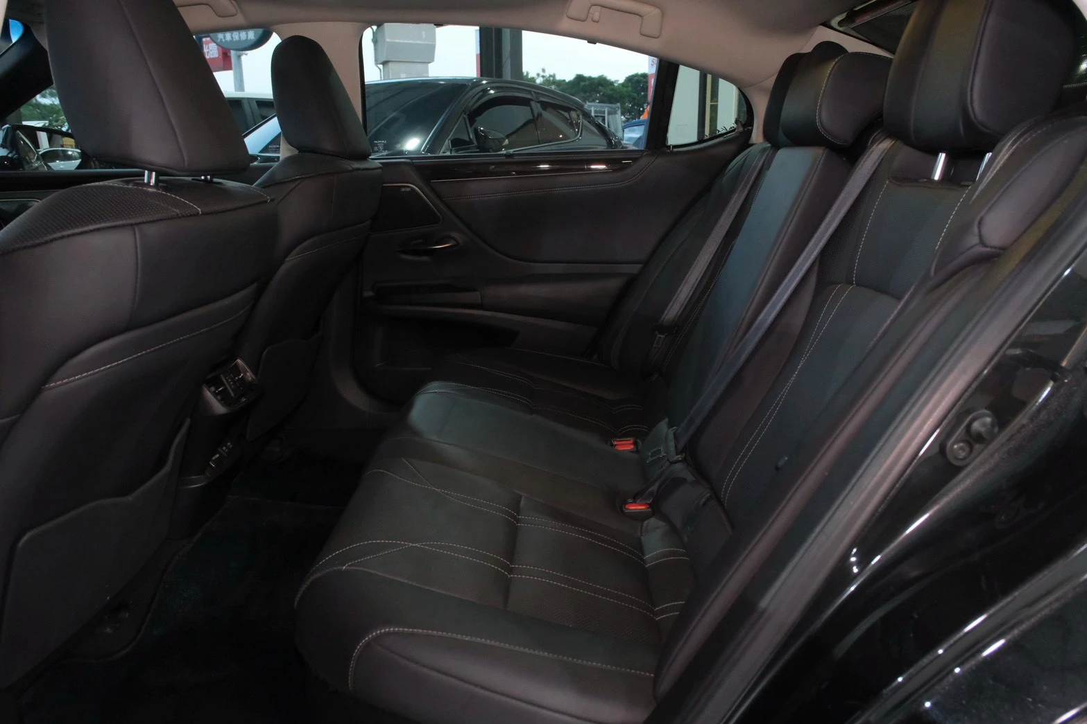 ⚪ 2021 Lexus ES 300h 旗艦版 黑色