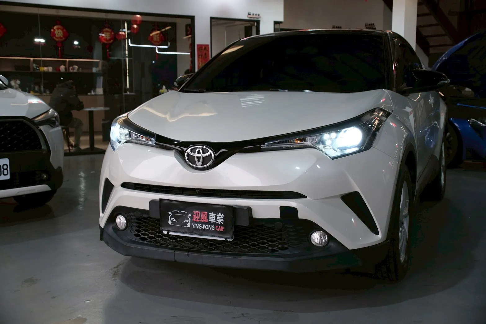 ⚪ 2017 Toyota C-HR 1.2 經典版 黑頂白