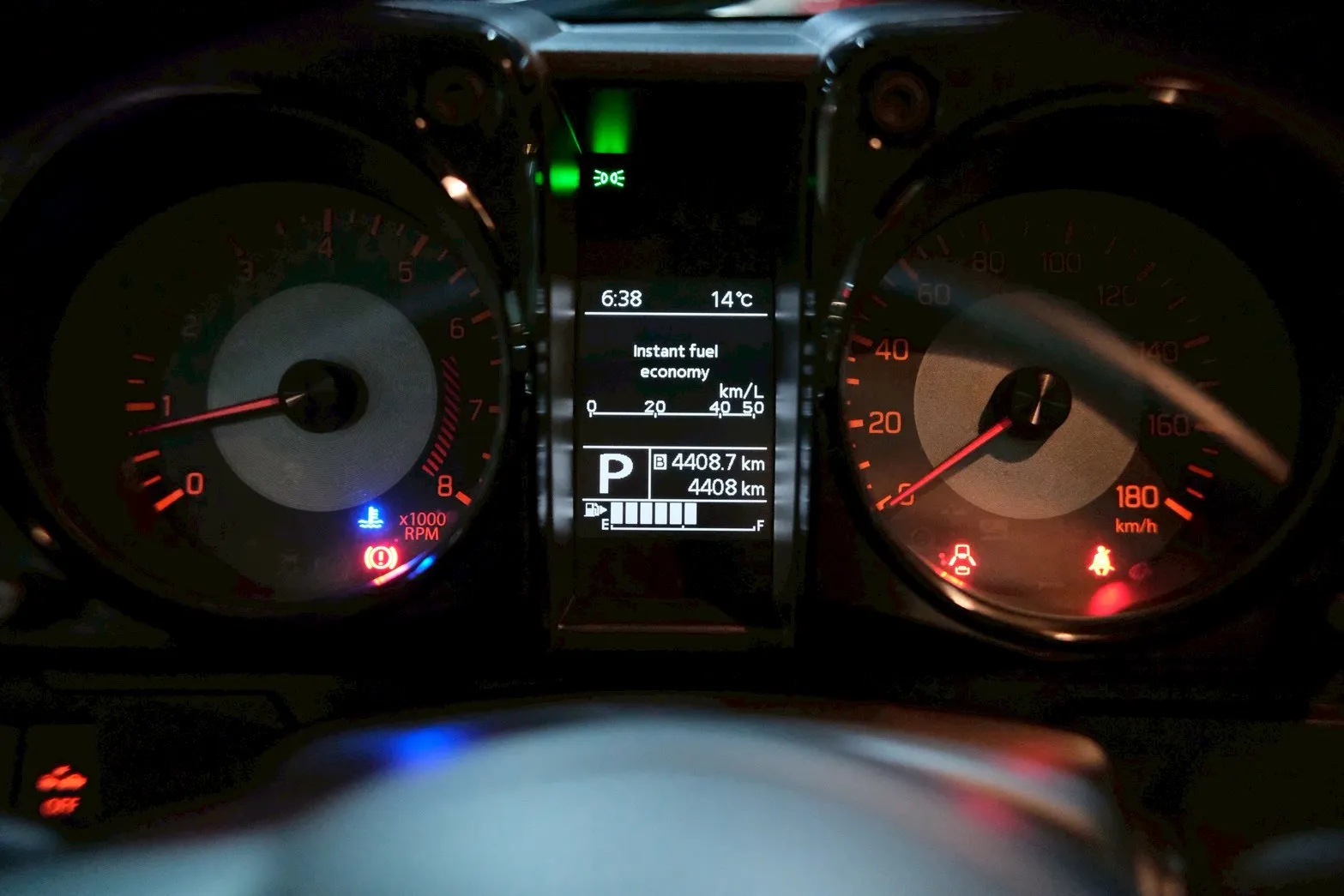 ⚪ 2023 Suzuki Jimny 1.5 GLX 綠色