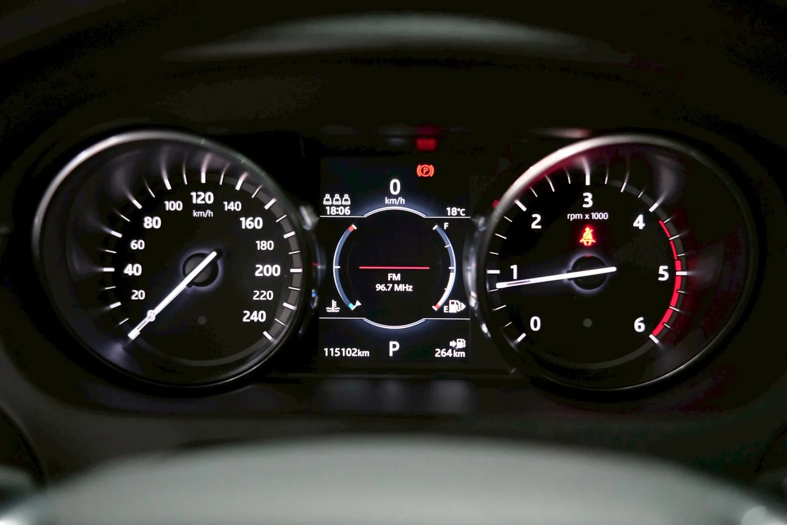 ⚪ 2017 Land Rover Discovery Sport 2.0 TD4 HSE 灰色