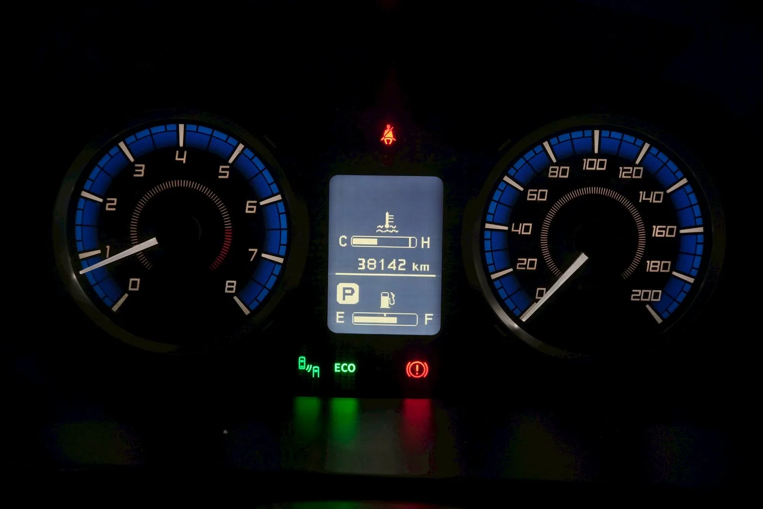 ⚪ 2022 Mitsubishi CMC Zinger 2.4 精緻型 白色