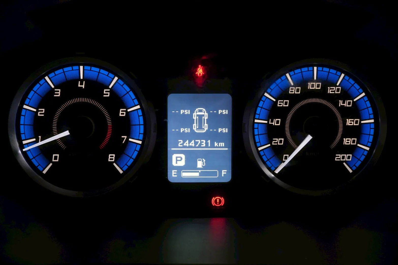 ⚪ 2020 Mitsubishi CMC Zinger 2.4 精緻型 銀色