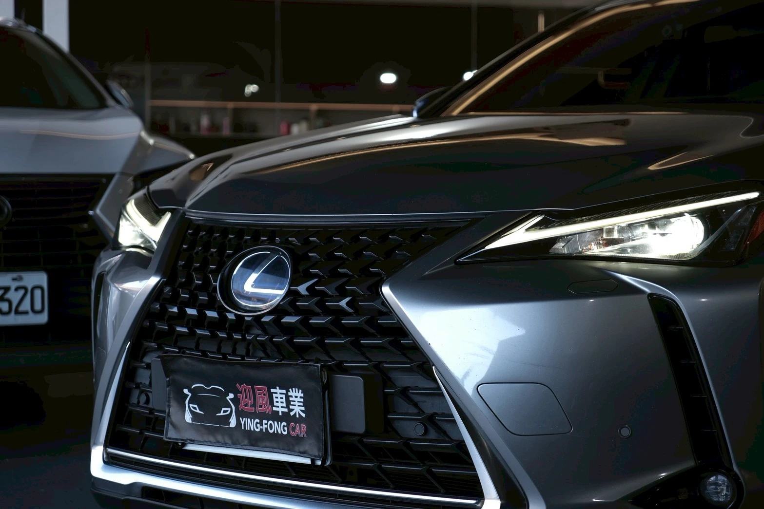 ⚪ 2019 Lexus UX 250h 豪華版 鈦色