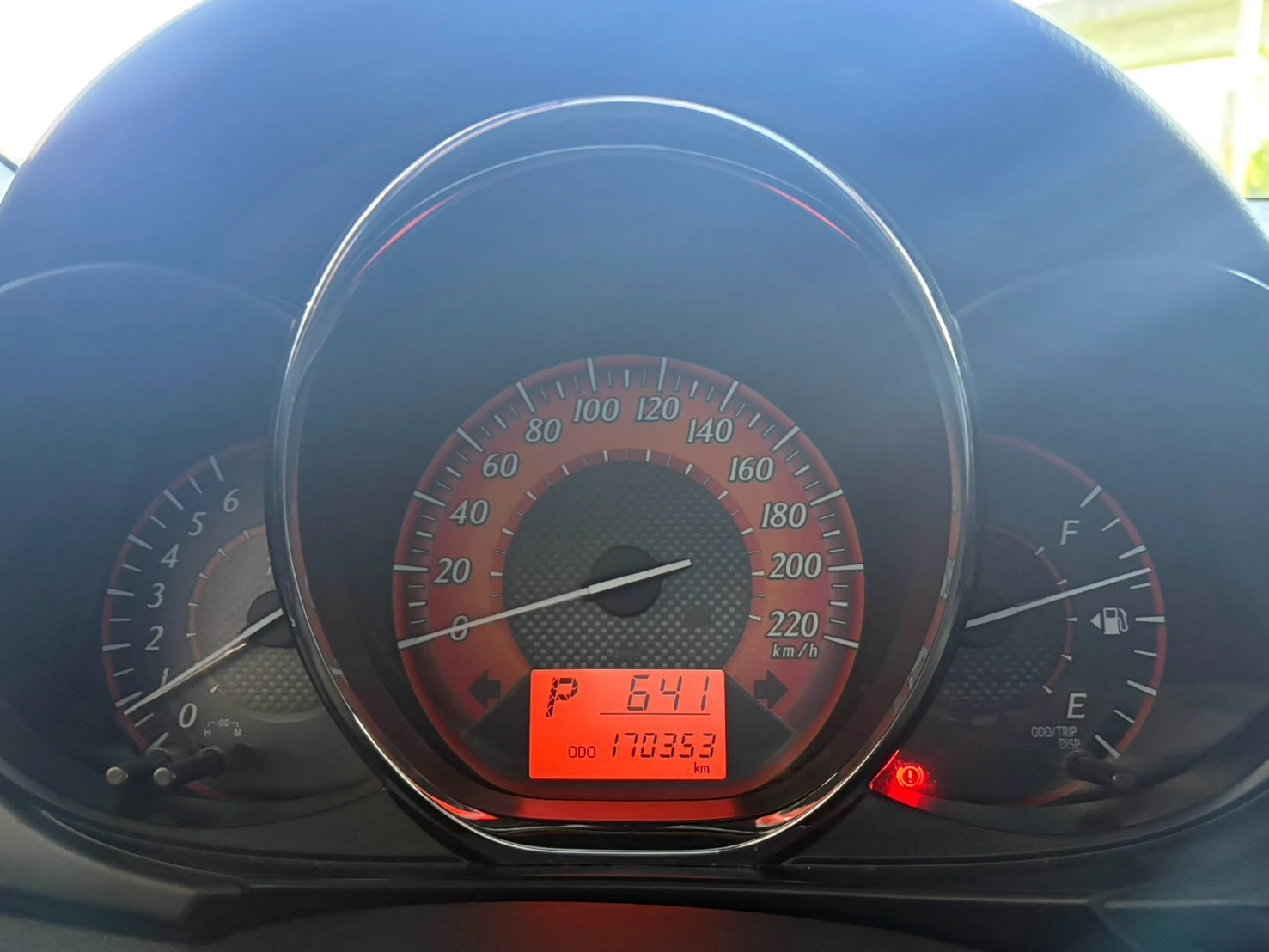 ⚪ 2015 Toyota Yaris 1.5 豪華 白色