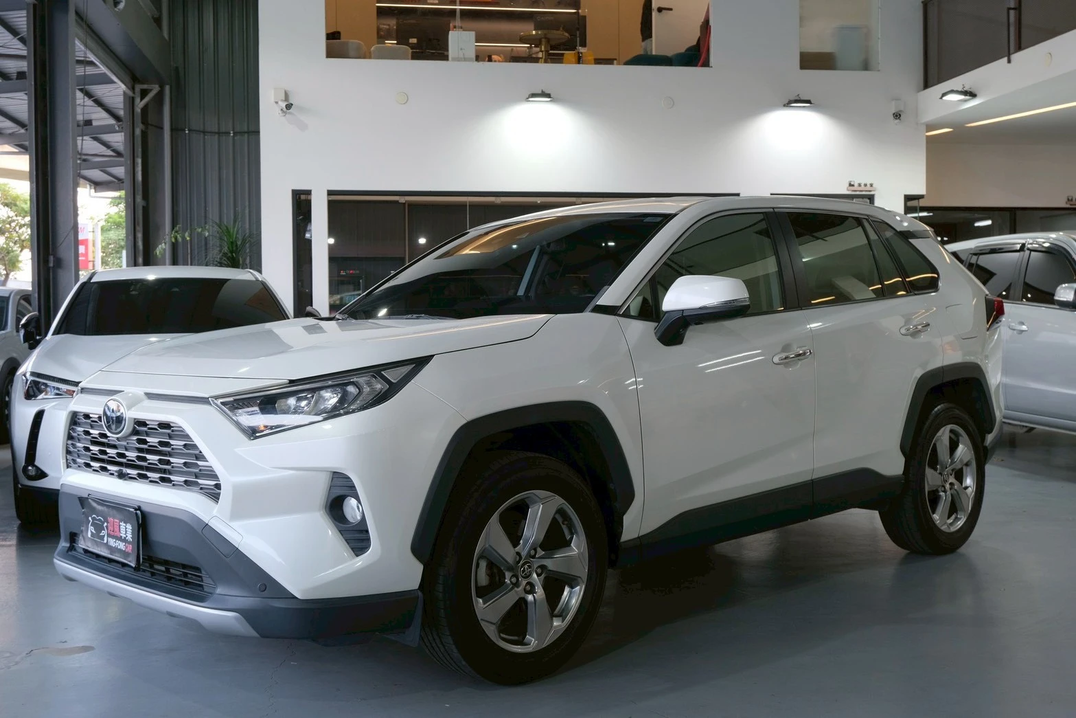 ⚪ 2019 Toyota RAV4 2.0 豪華版 白色