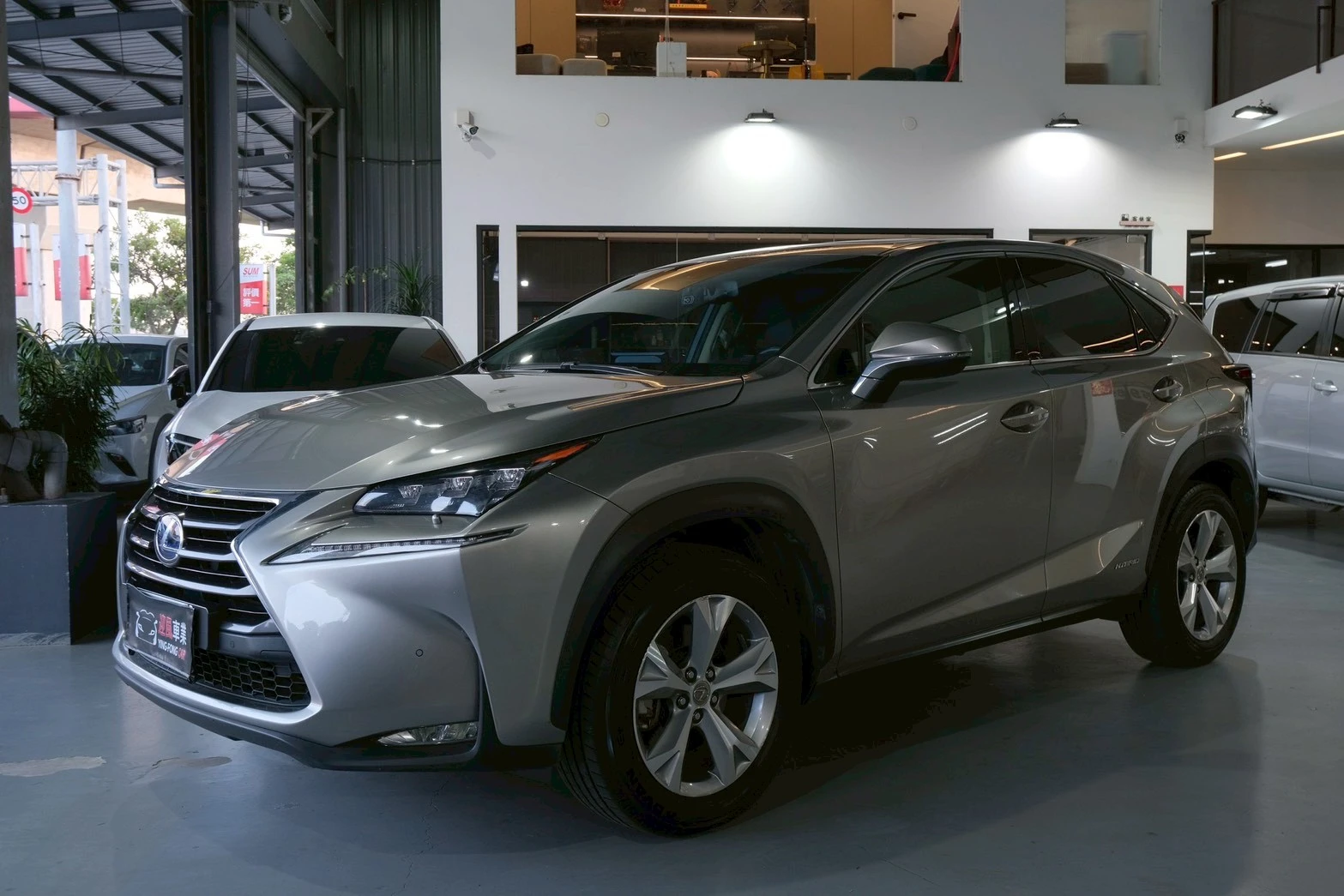 ⚪ 2014 Lexus NX300h 頂級版 鈦色
