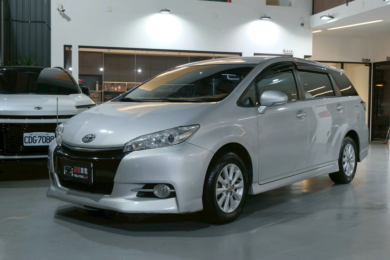 ⚪ 2013 Toyota Wish 2.0 經典版 銀色