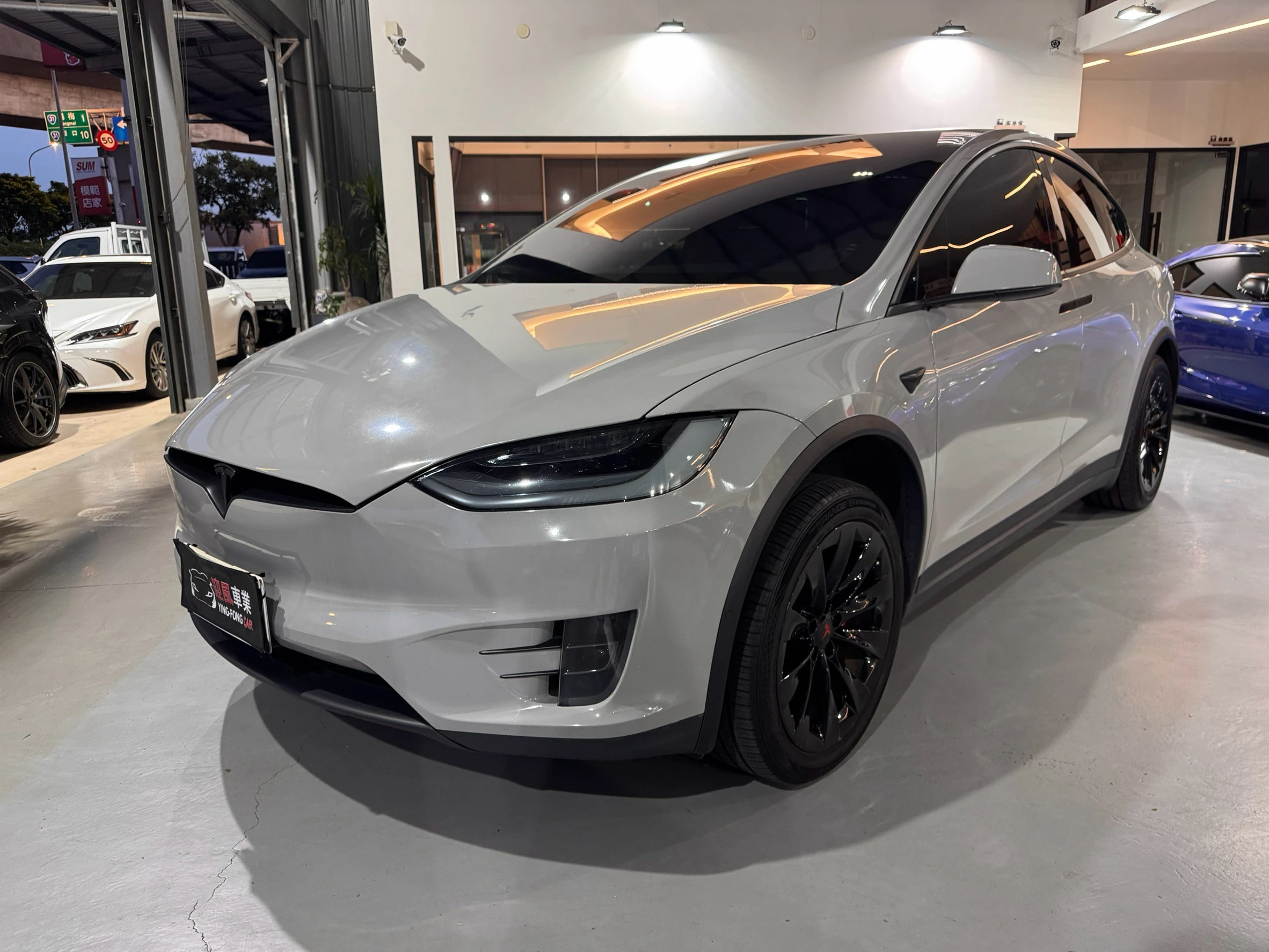 ⚪ 2020 Tesla Model X Performance 白色（水泥灰車衣）