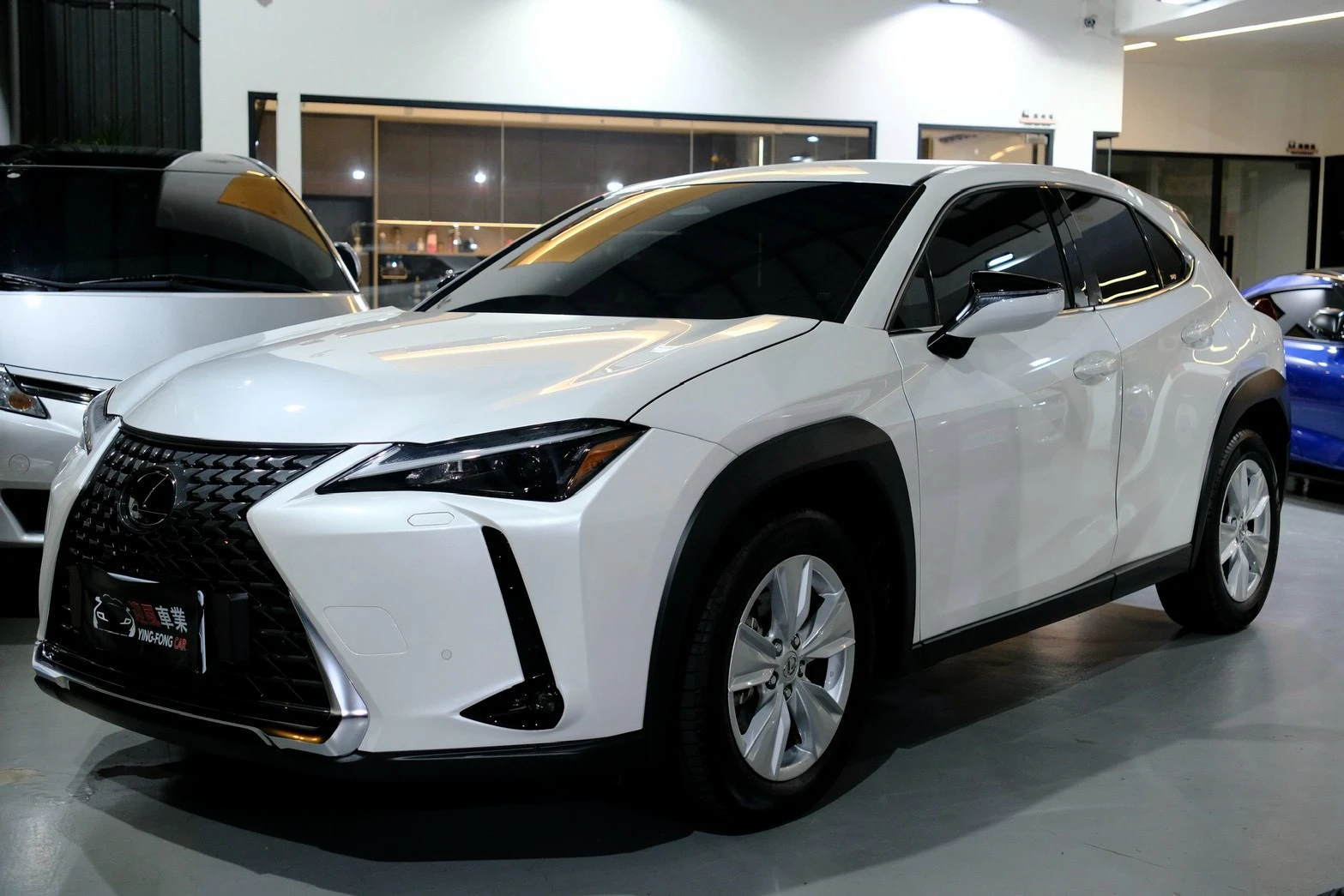⚪ 2024 Lexus UX 300h 豪華版 白色