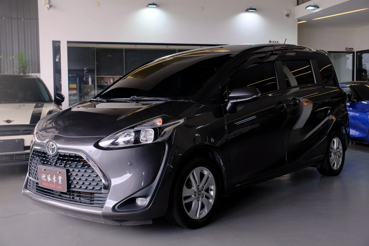 ⚪ 2020 Toyota Sienta 7人座 豪華+ 灰色