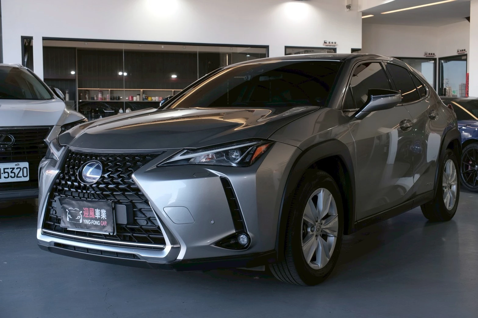 ⚪ 2019 Lexus UX250h 豪華版 鈦色