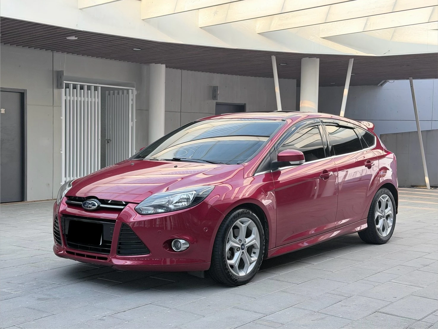 ⚪ 2014 Ford Focus 5D 2.0 汽油運動型 紅色