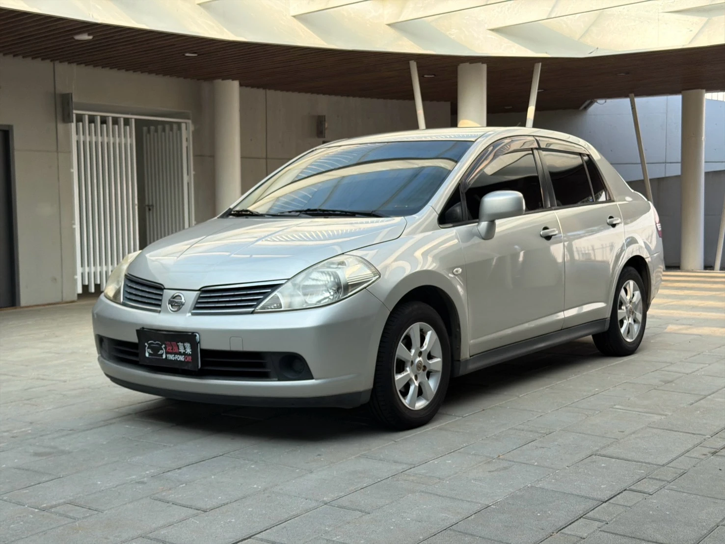 ⚪ 2017 Nissan Tiida 4D 豪華版 銀色