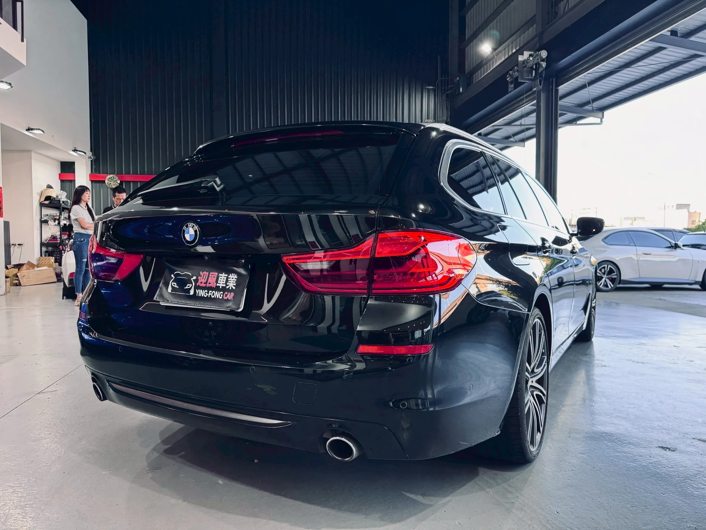 ⚪ 2018 BMW 520i Touring Luxury 黑色