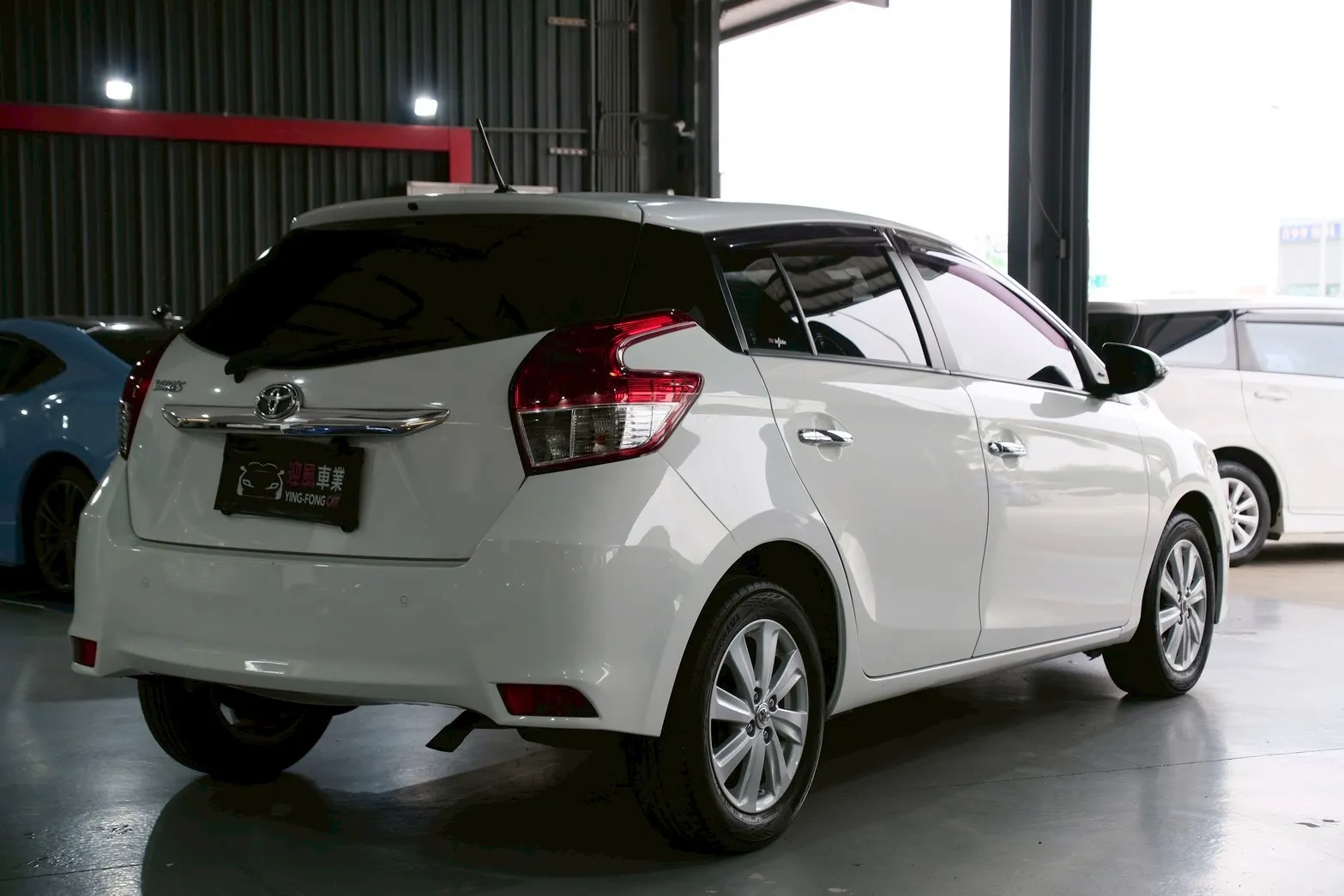 ⚪ 2015 Toyota Yaris 1.5 豪華 白色
