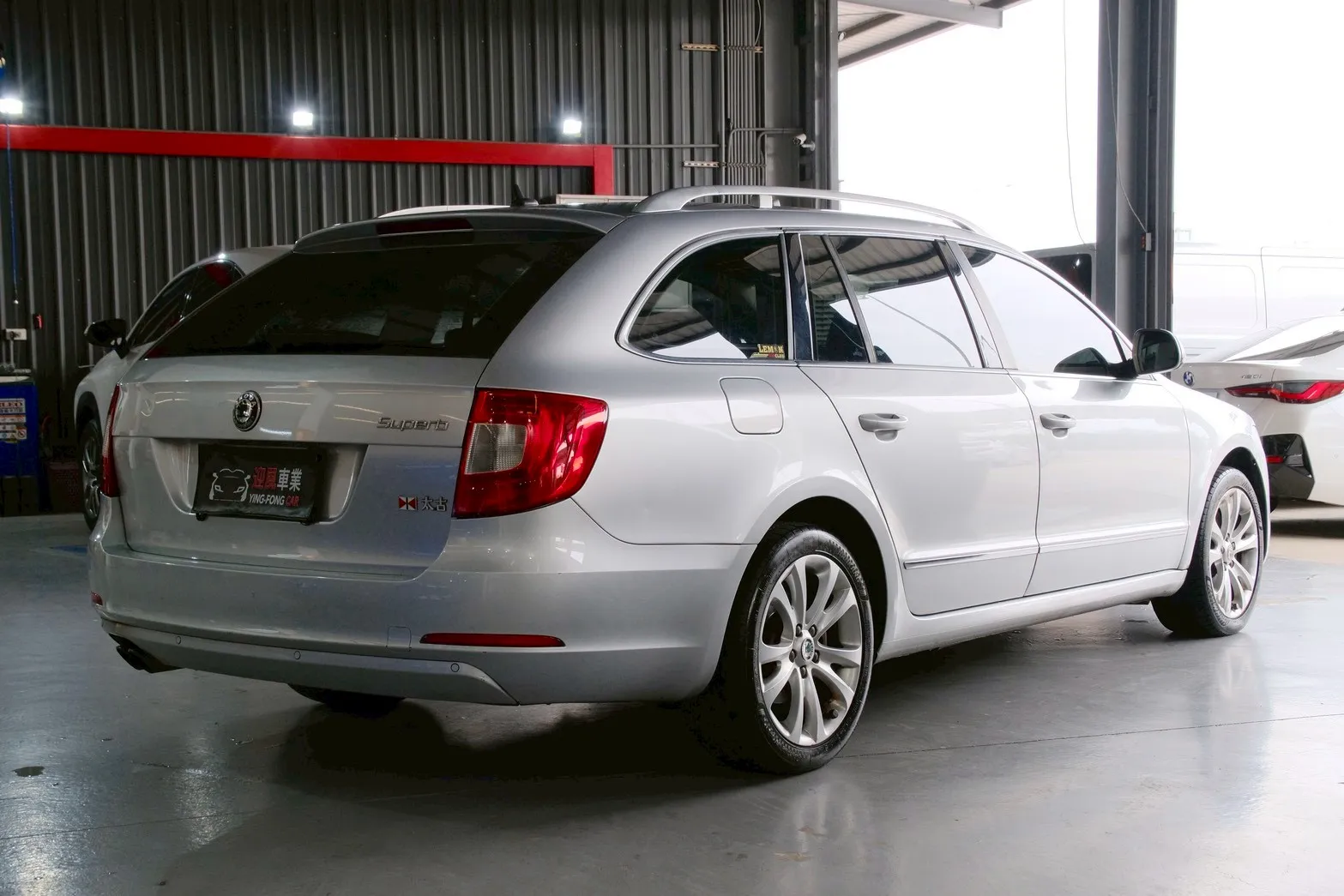 ⚪ 2010 Skoda Superb 2.0 TDI 銀色