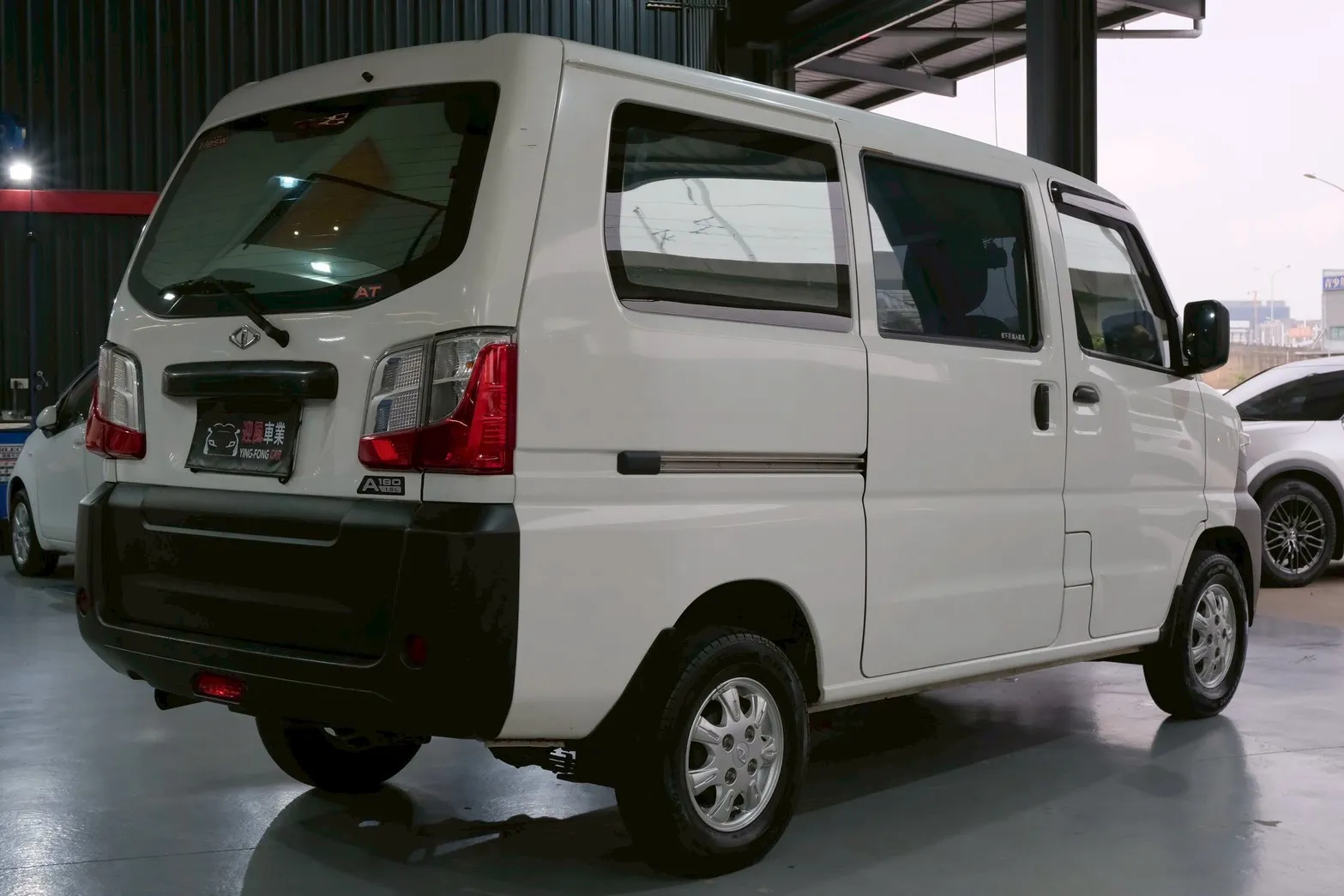 ⚪ 2023 CMC Veryca A180 自排 五人座 白色