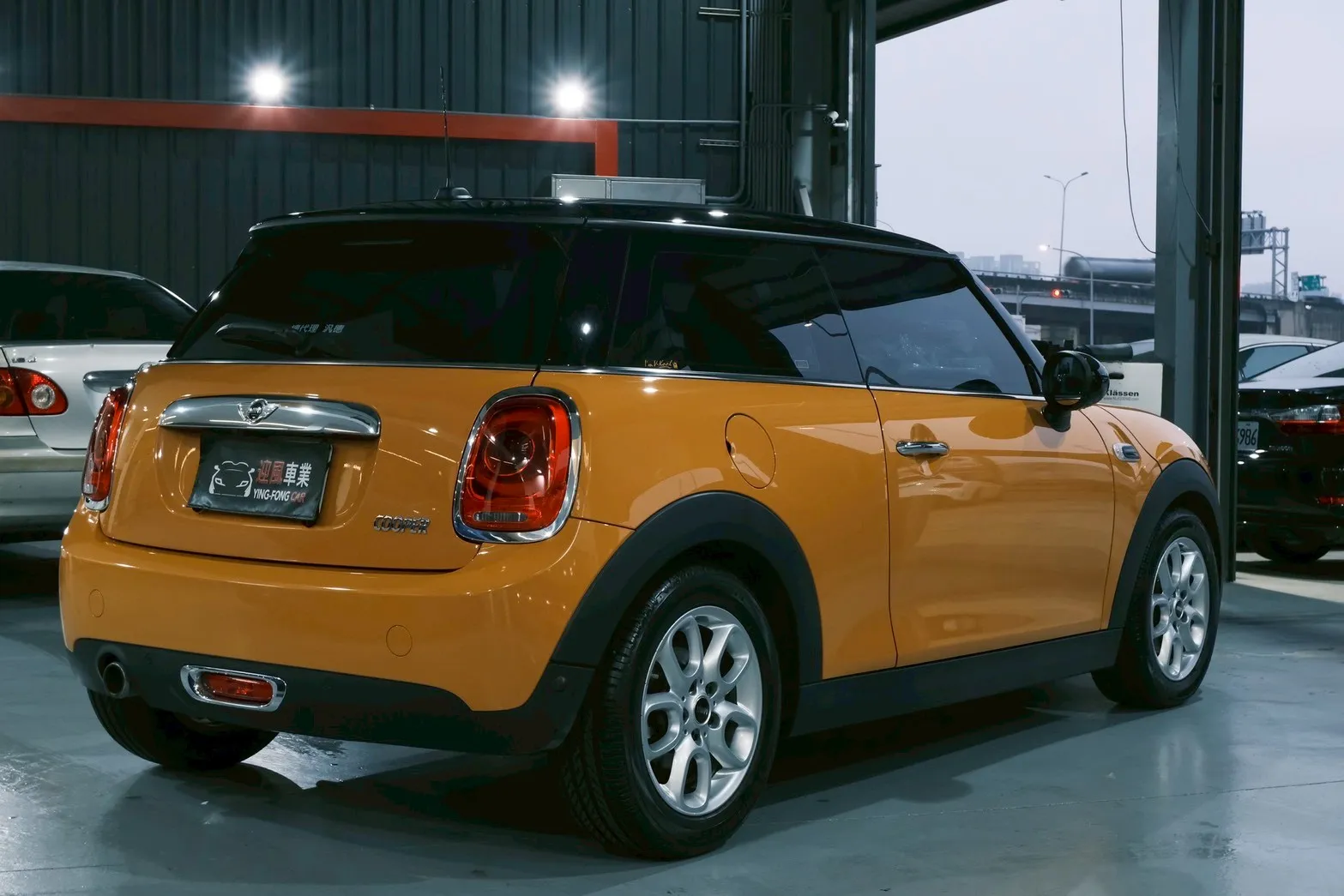 ⚪ 2017 Mini Hatch Cooper 1.5 黑頂橘