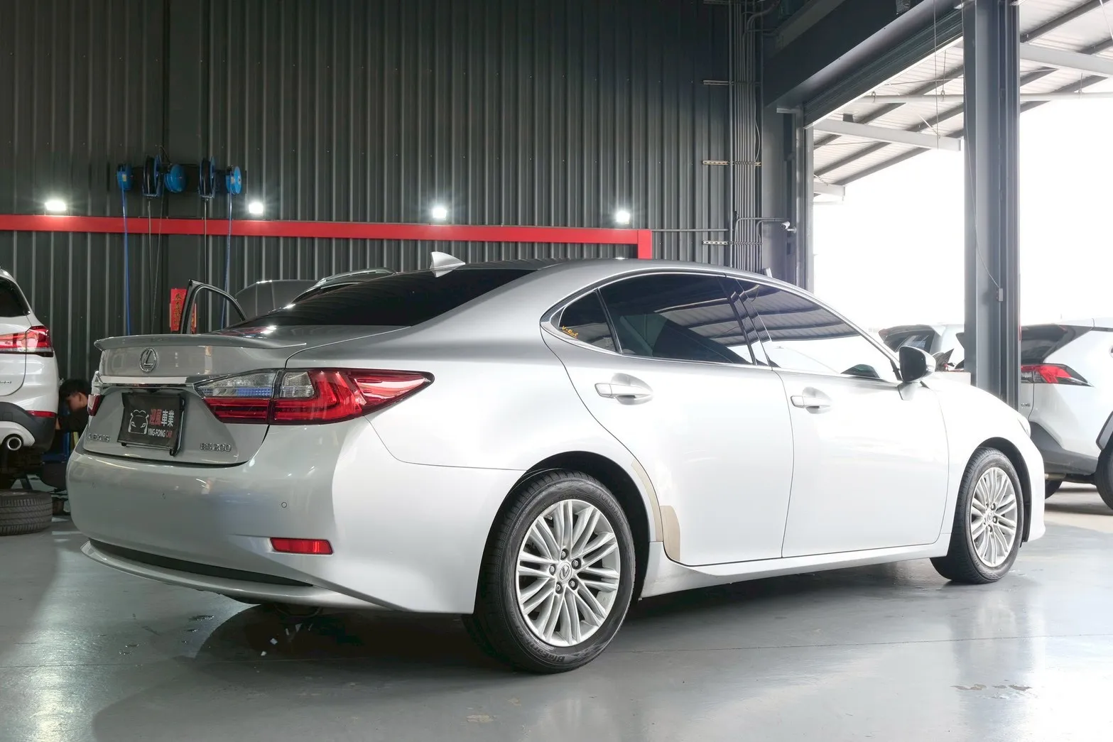 ⚪ 2016 Lexus ES200 豪華版 銀色