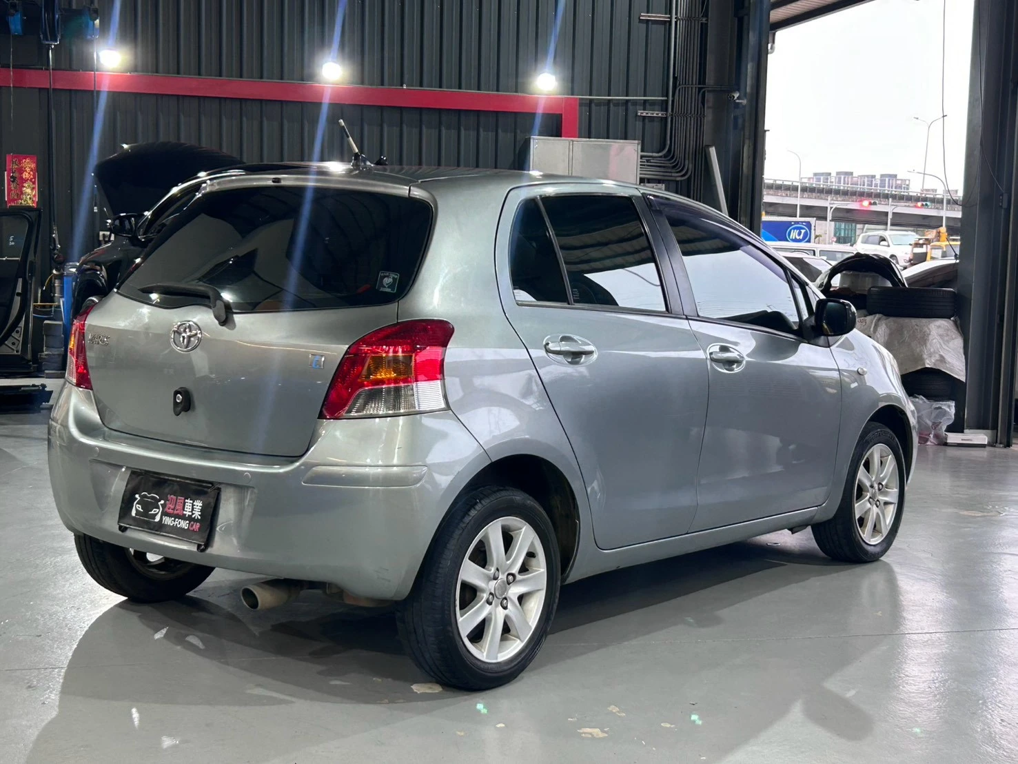 ⚪ 2011 Toyota Yaris 1.5 E 灰色