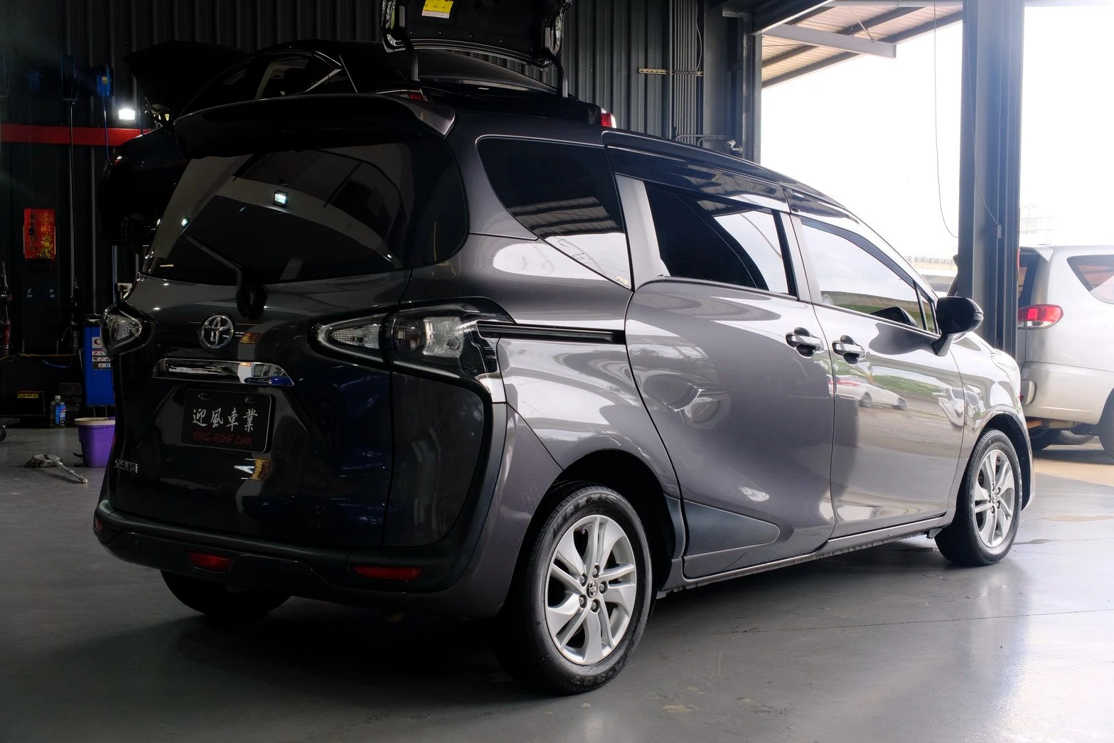 ⚪ 2020 Toyota Sienta 7人座 豪華+ 灰色
