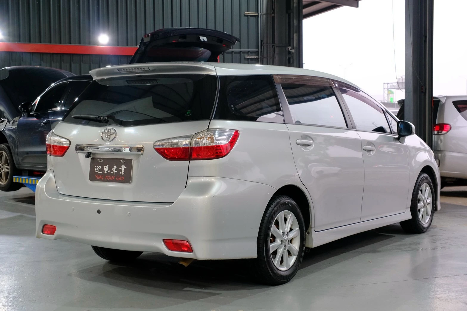 ⚪ 2012 Toyota Wish 2.0 E 銀色