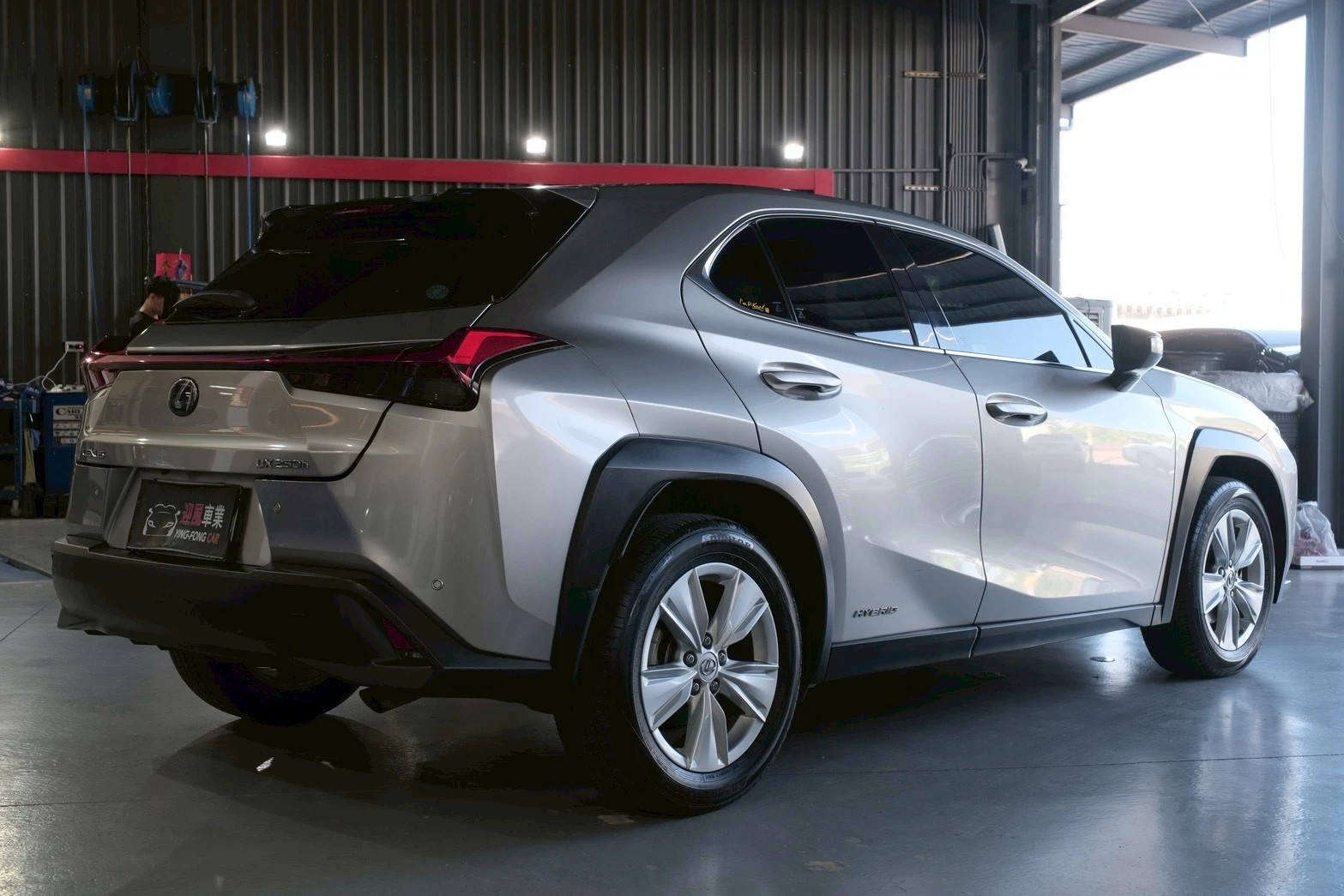 ⚪ 2019 Lexus UX250h 豪華版 鈦色