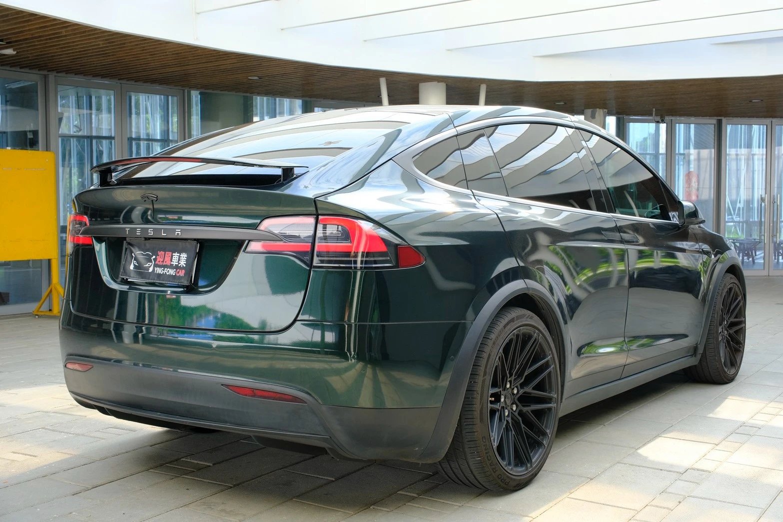 ⚪ 2019 Tesla Model X LR 100D 六人座 綠色(原車藍色)