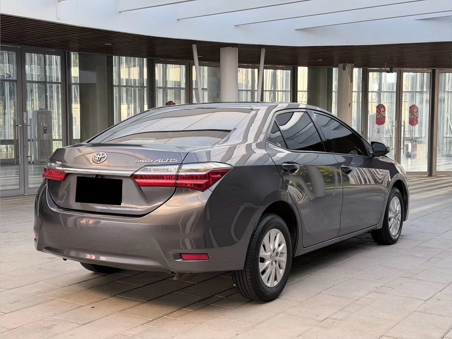 ⚪ 2017 Toyota Corolla Altis 1.8 雅緻版 灰色