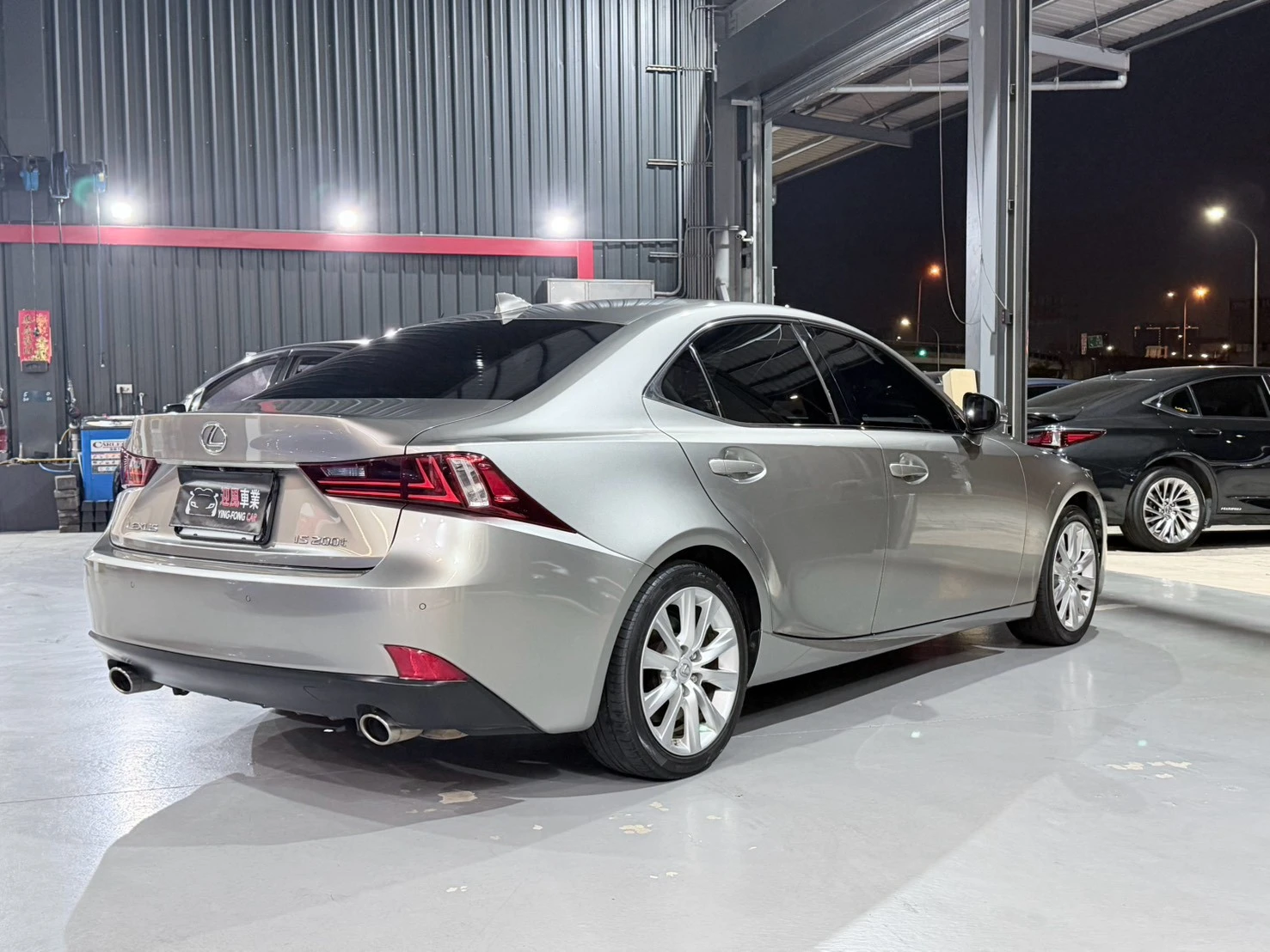 ⚪ 2015 Lexus IS 200t 豪華版 鈦色