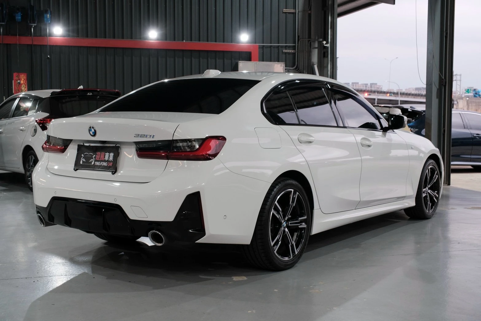 ⚪ 2022 BMW 3-Series Sedan 320i M Sport 白色
