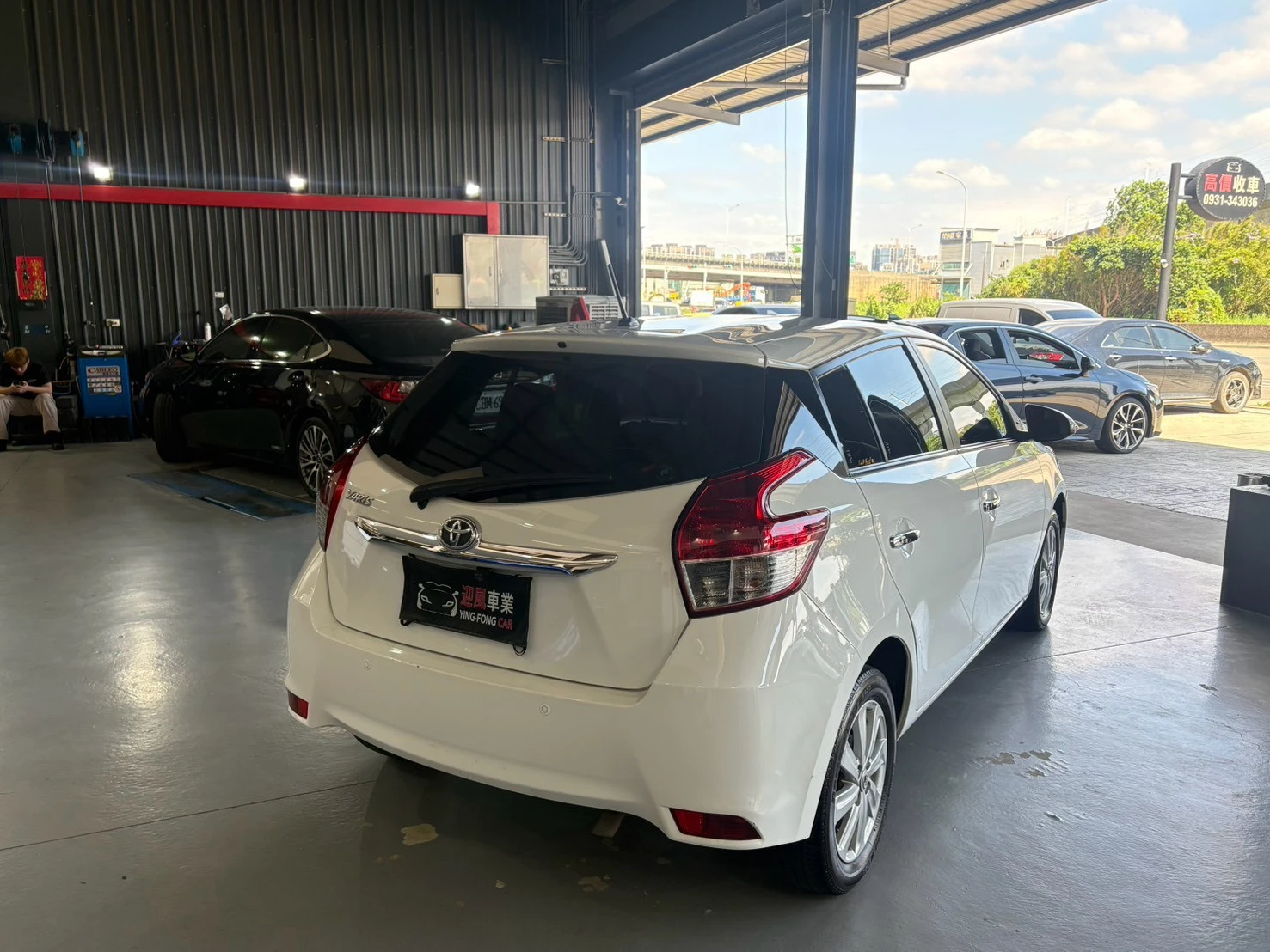 ⚪ 2015 Toyota Yaris 1.5 豪華 白色